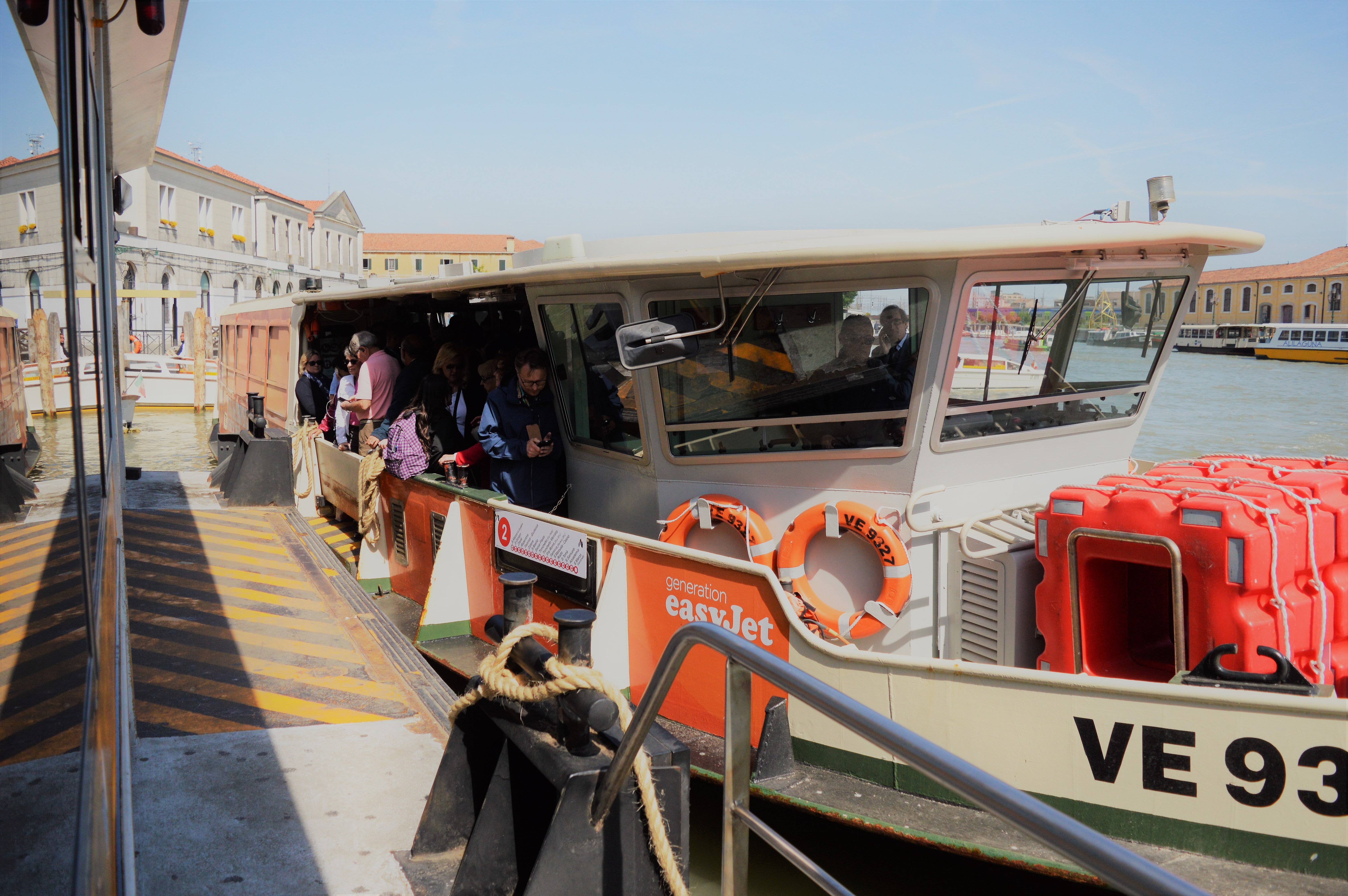 How to Take the Vaporetto in Venice 1