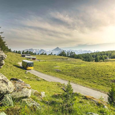 Panorama sur la Moosalp, été en Valais, Car Postal, Suisse