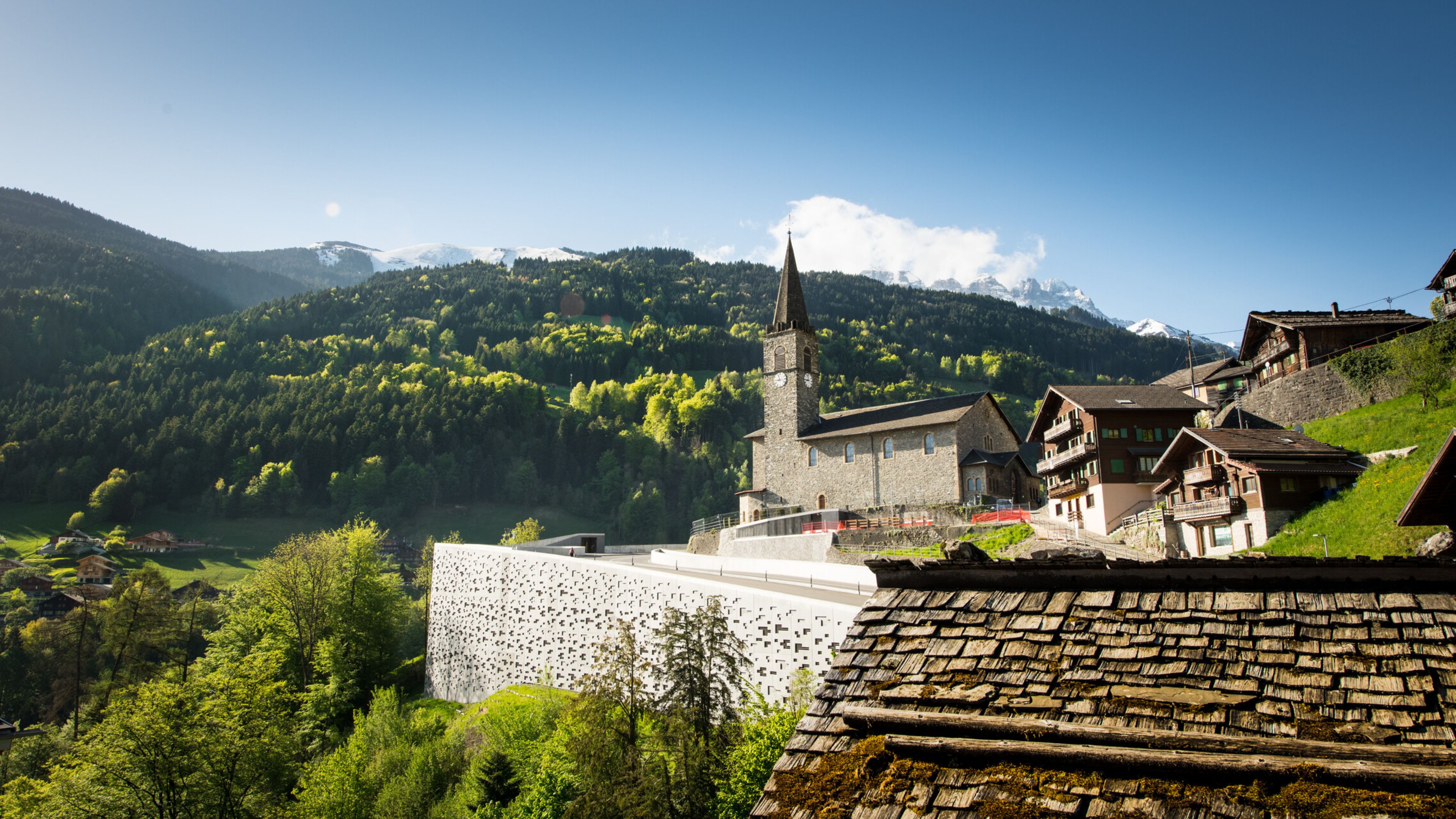Eglise, village de Troistorrents, Valais, Suisse