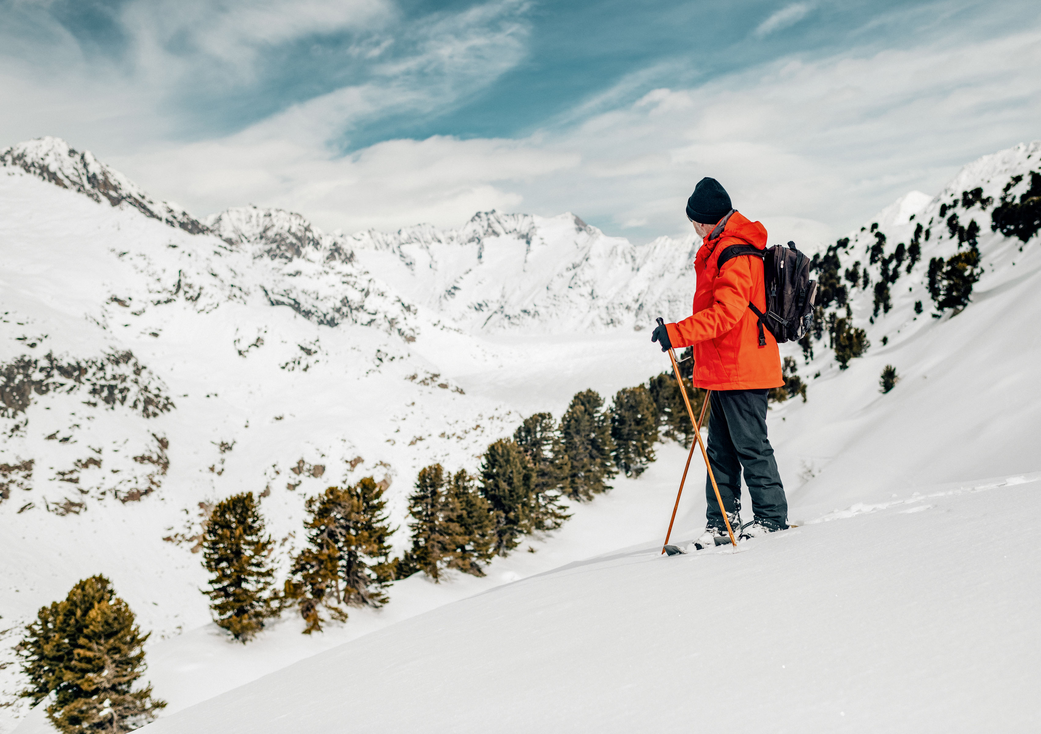 «Eine Schneeschuhtour morgen? Gerne, ich hätte da eine schöne Idee. Waren sie schon mal im Aletschwald?», Wallis, Schweiz