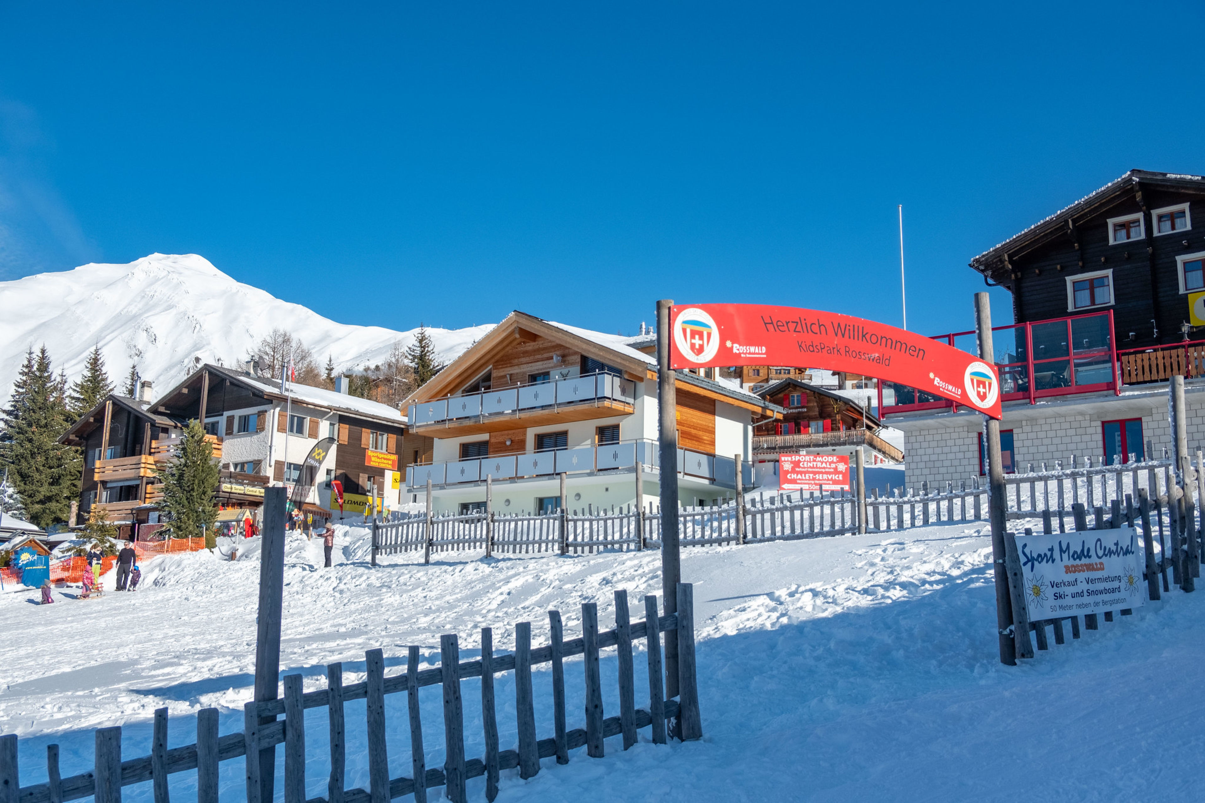 Children’s ski area in Rosswald with magic carpet, learning space and good visibility for parents