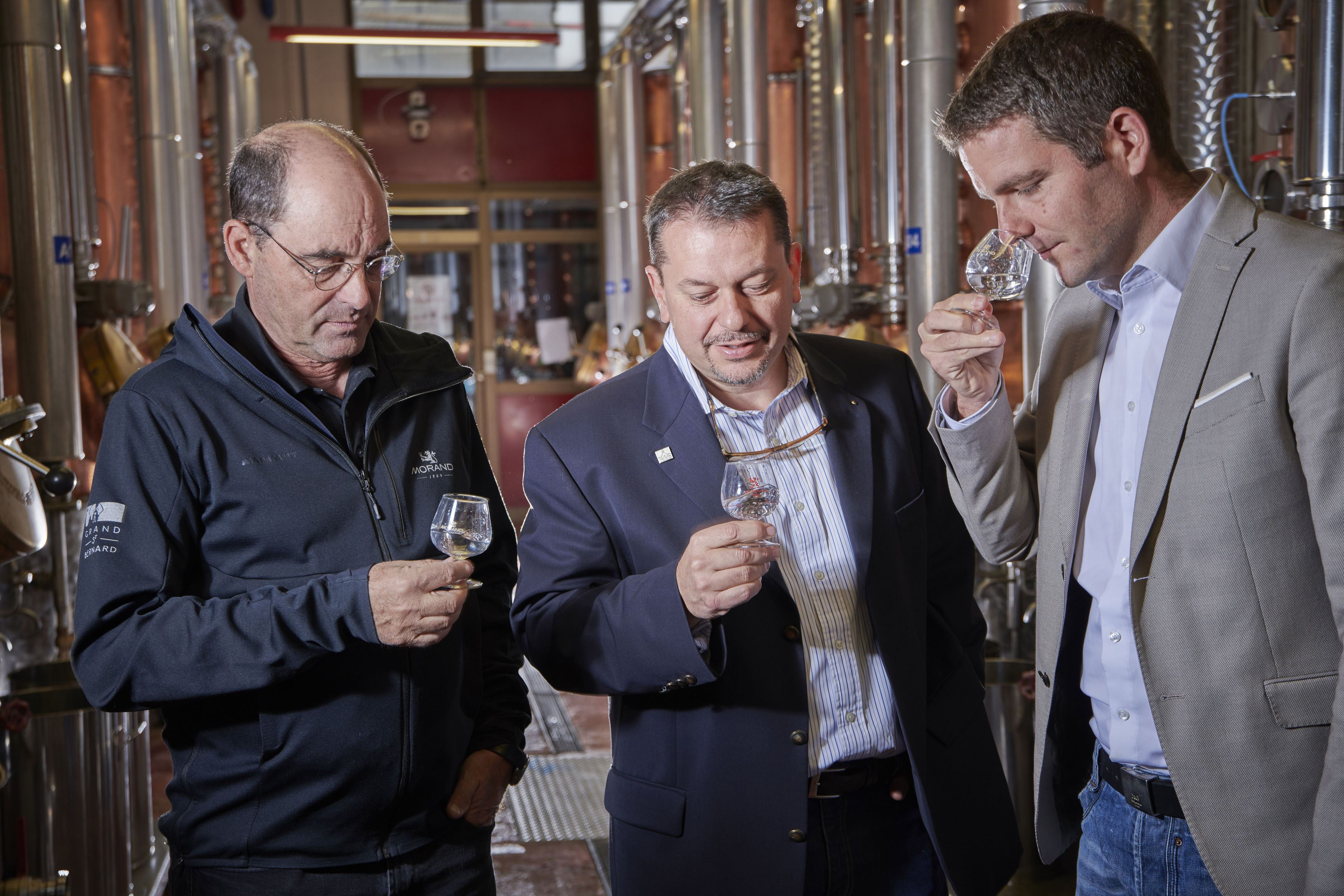 Bruno Vocat, Julien Morand und Fabrice Haenni (von links) beim Testen von Abricotine AOP.