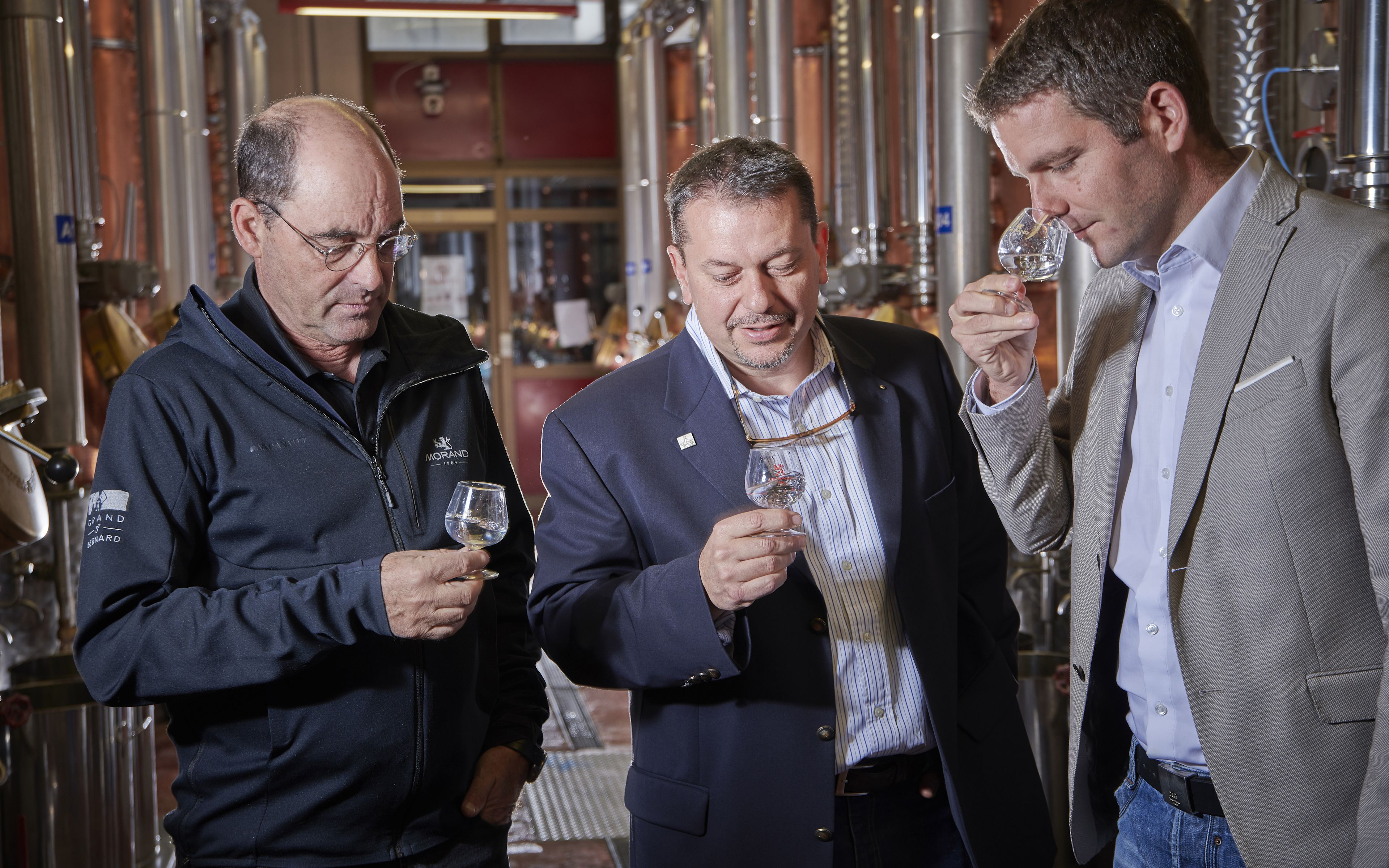 Bruno Vocat, Julien Morand und Fabrice Haenni (von links) beim Testen von Abricotine AOP.