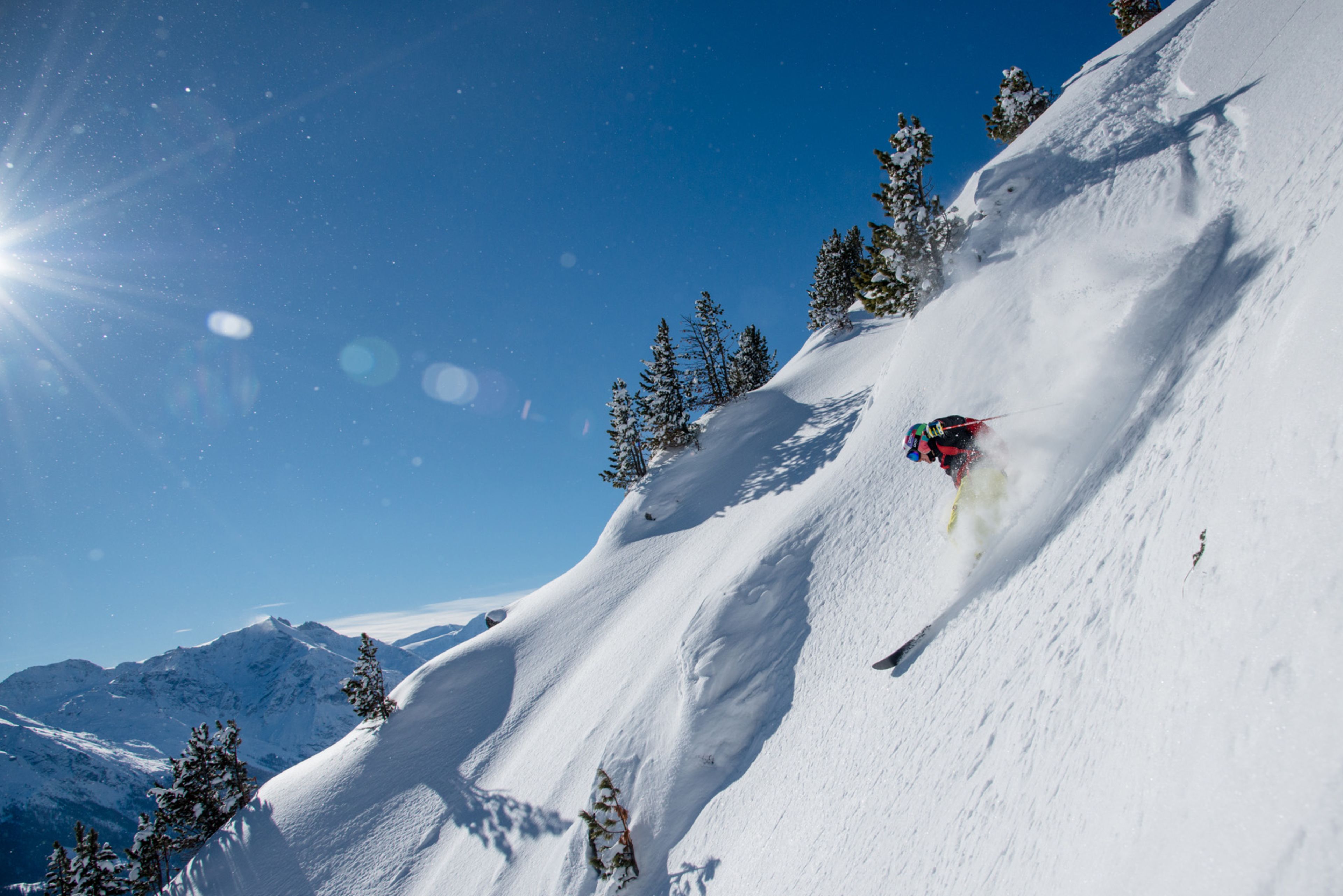 Amélie am Freeriden im Telemark-Stil in der Region Thyon. " Ich kann mir nichts Schöneres vorstellen ", so die Spitzensportlerin. Skifahren im Wallis. Schweiz.