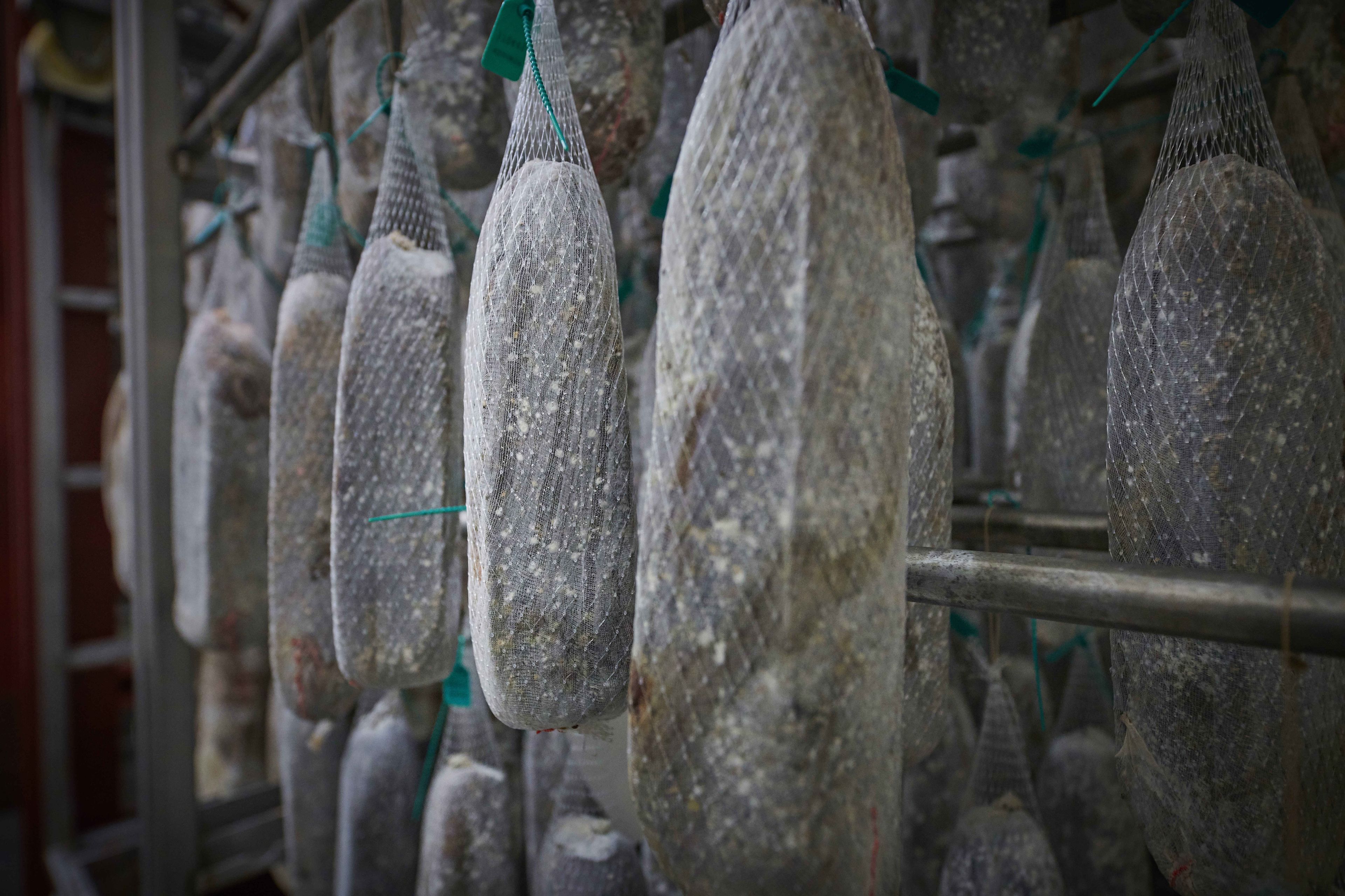 Wochenlanges Trocknen von Fleisch in Filets Valais Wallis Schweiz Suisse