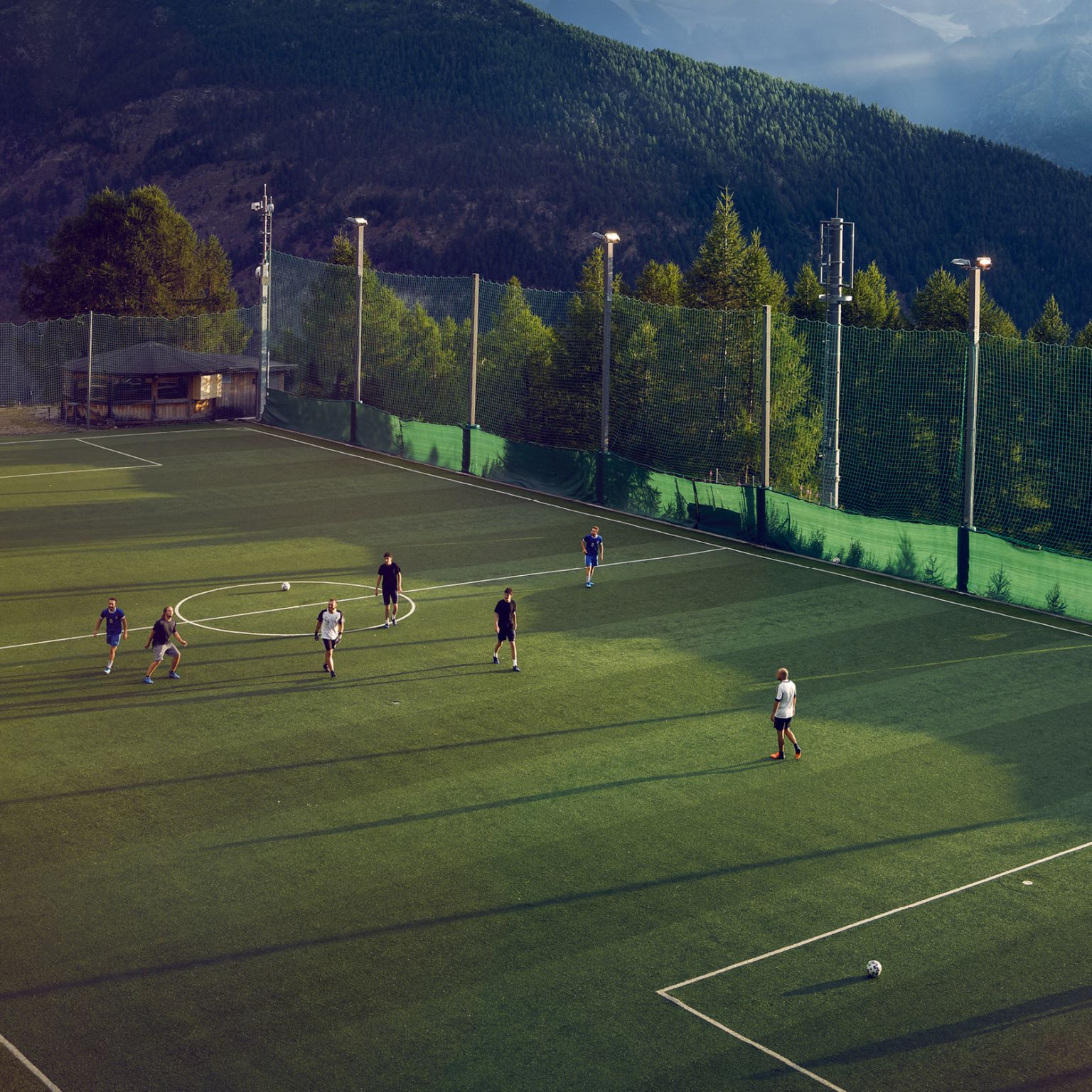Fussballspiel im Wallis, work-life balance, hobby, leben und arbeiten im Wallis, Schweiz