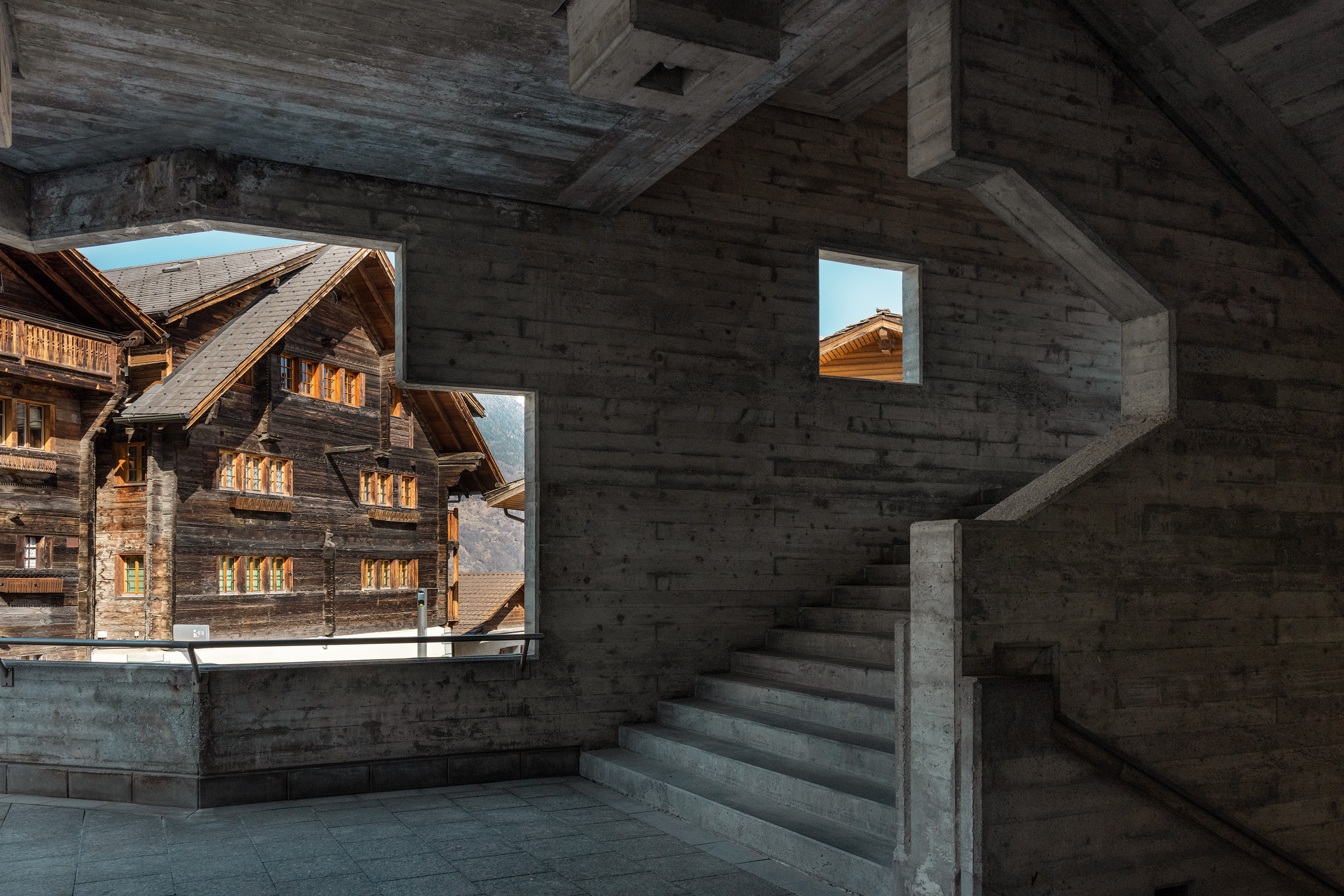 L'architecture du village en harmonie avec le reste du village.