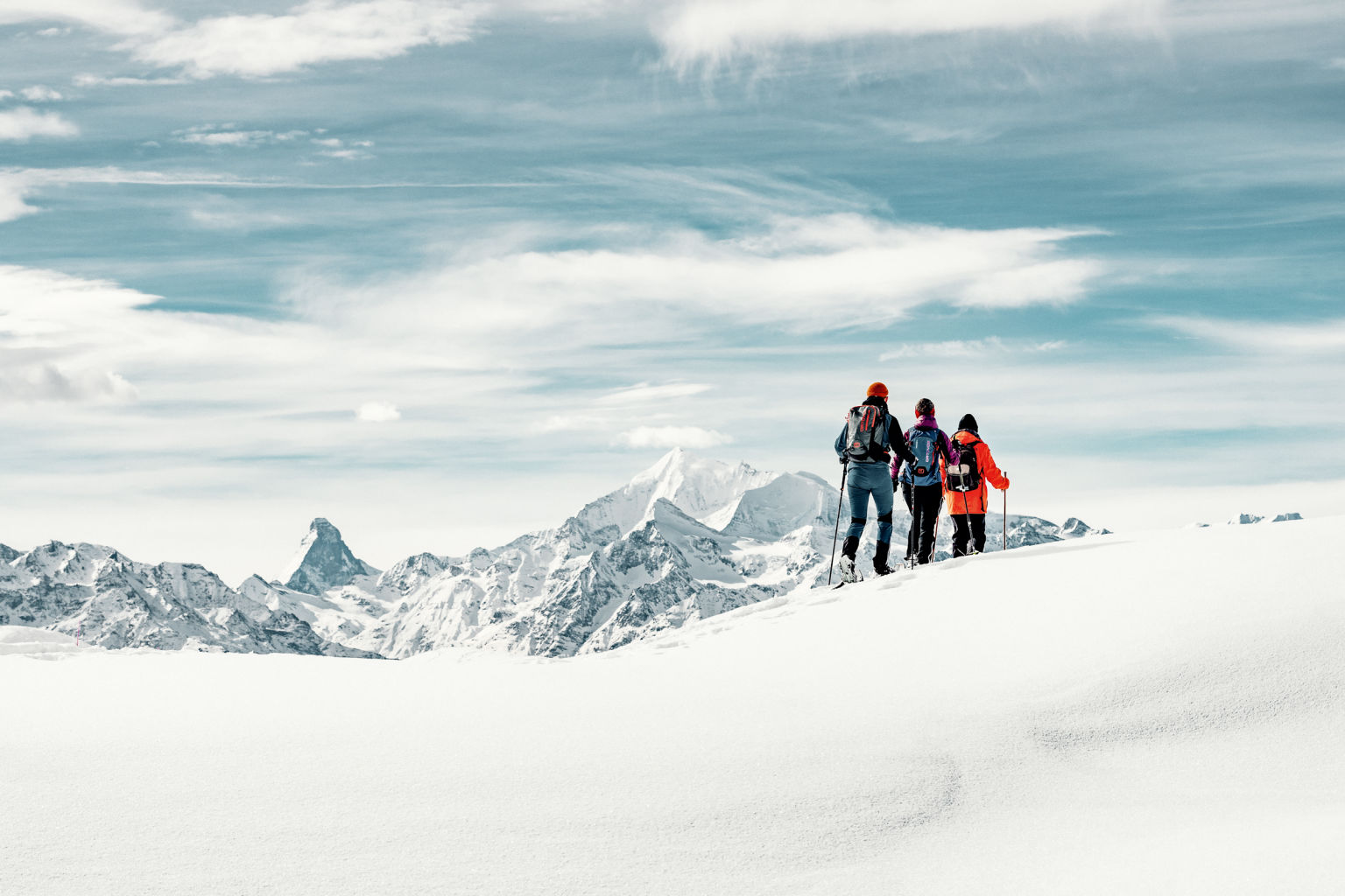 «Wie Tanzen im Himmel»: Schneeschuhlaufen ist für Ed mehr als körperlich gesunder Wintersport, Wallis, Schweiz
