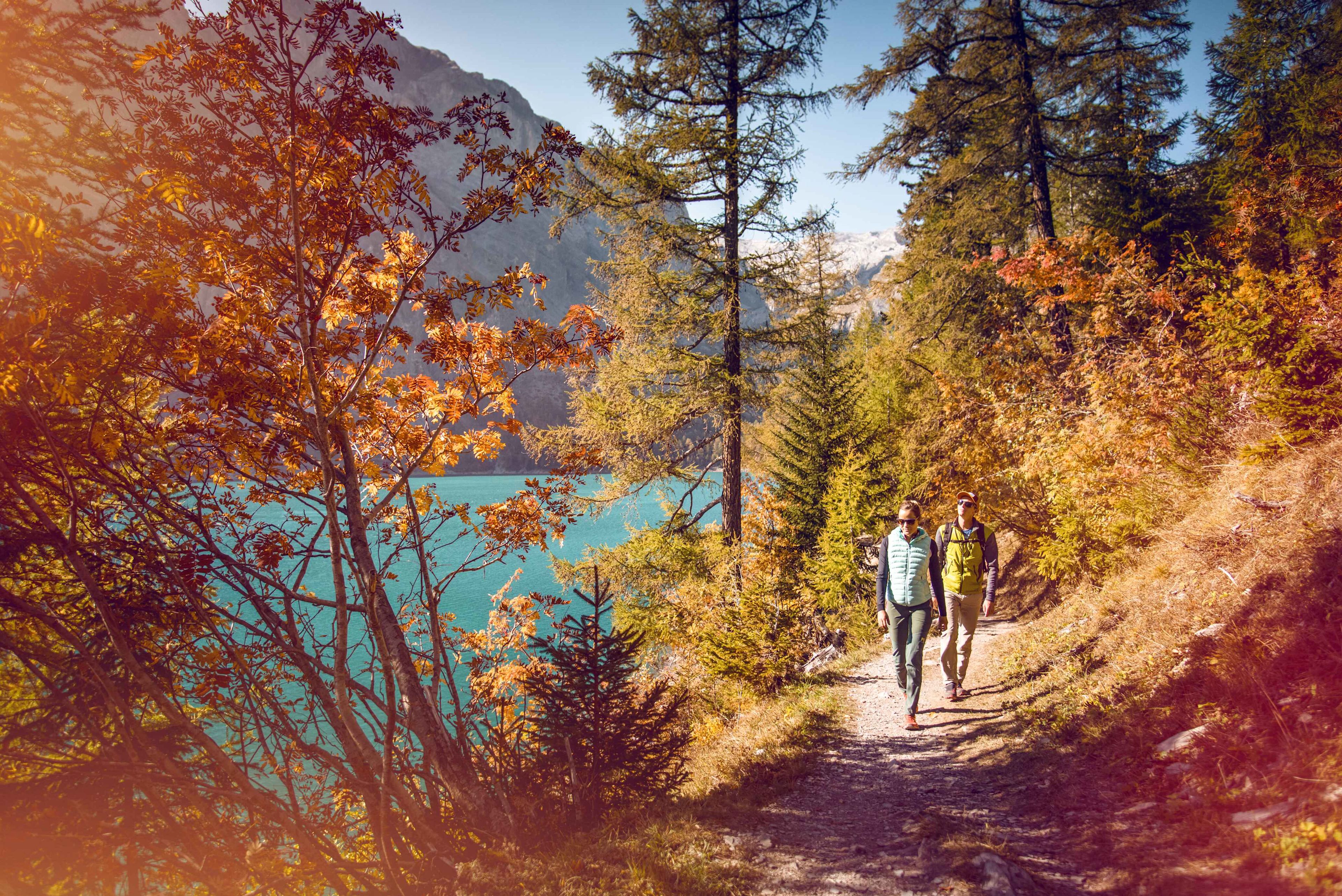 Autumn hike around Lac de Tseuzier in the Anzère region.
