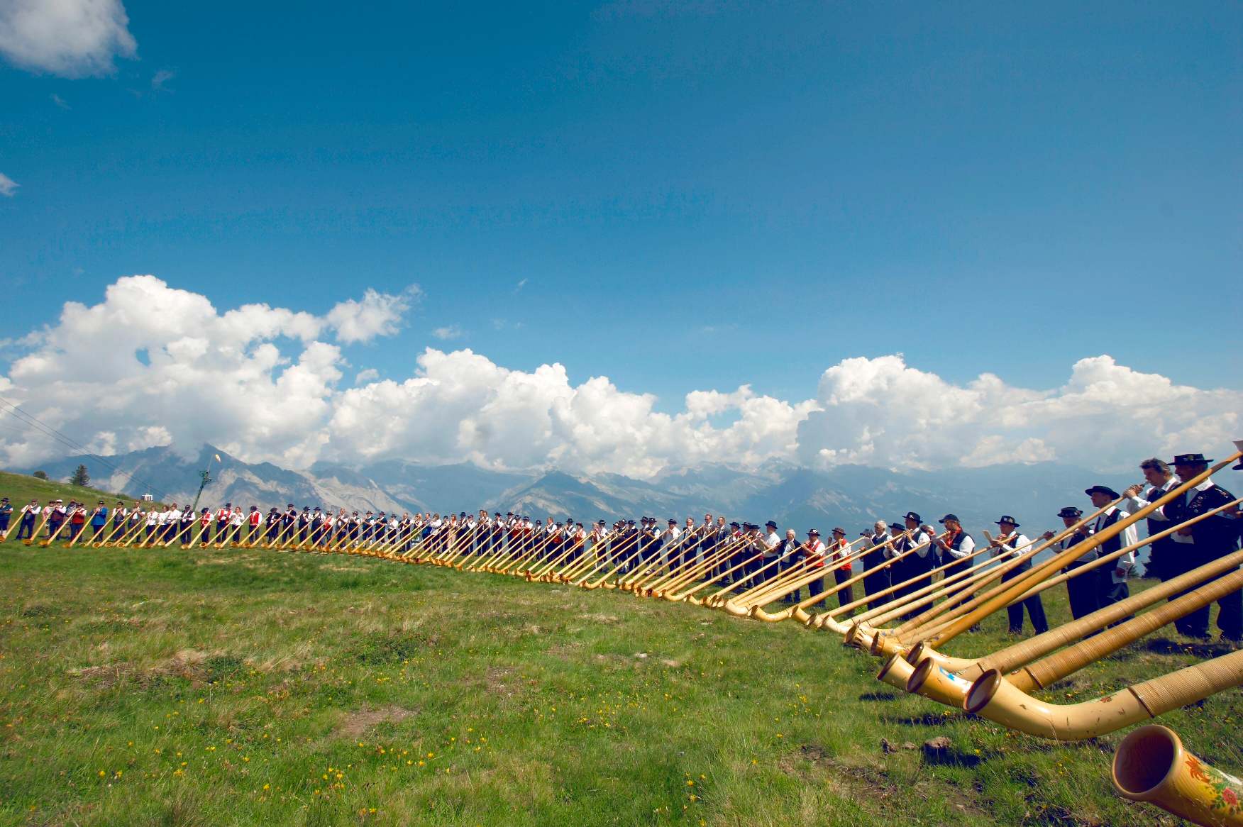 Alphornbläser am Alphornfestival in Nendaz, Wallis