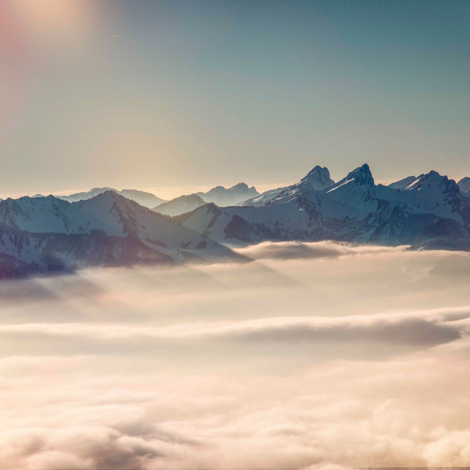 Paysage hivernal en Valais, montagnes et mer de brouillard, Torgon, les Cornettes de Bise, Valais, Suisse