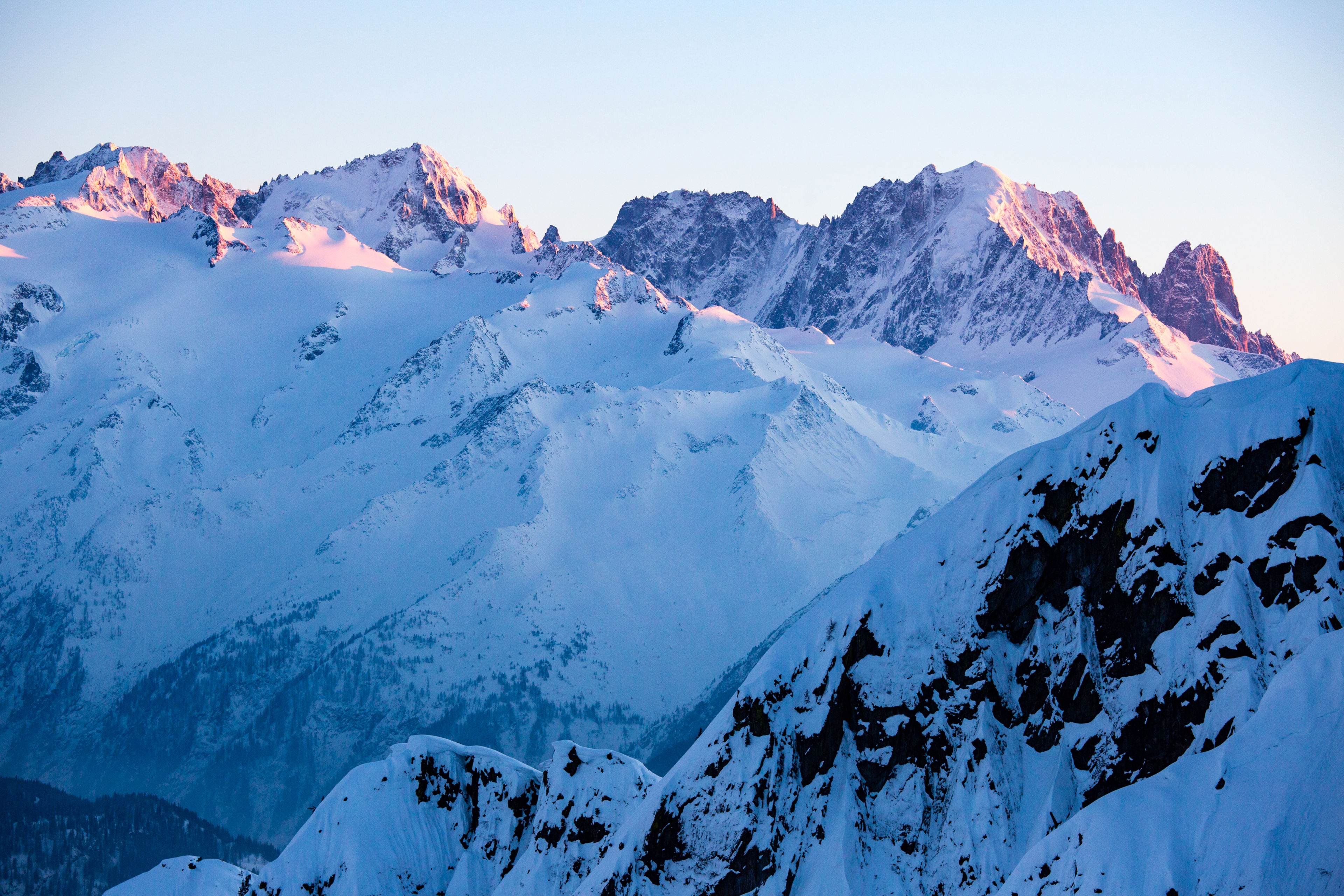 Les Marécottes dans son cadre hivernal.