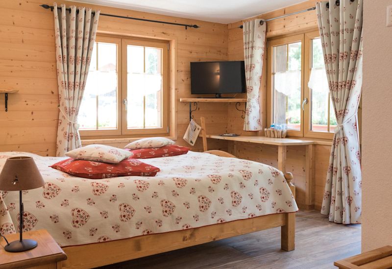 Chambre de l'hôtel les Mélèzes à Evolène. Valais, Suisse