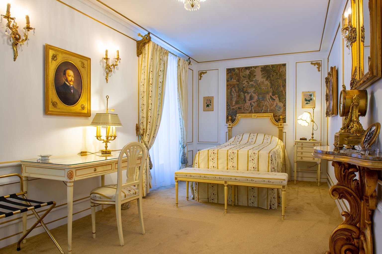 Magnifique chambre, station Ritz, gare Niederwald, Goms, Valais, Suisse