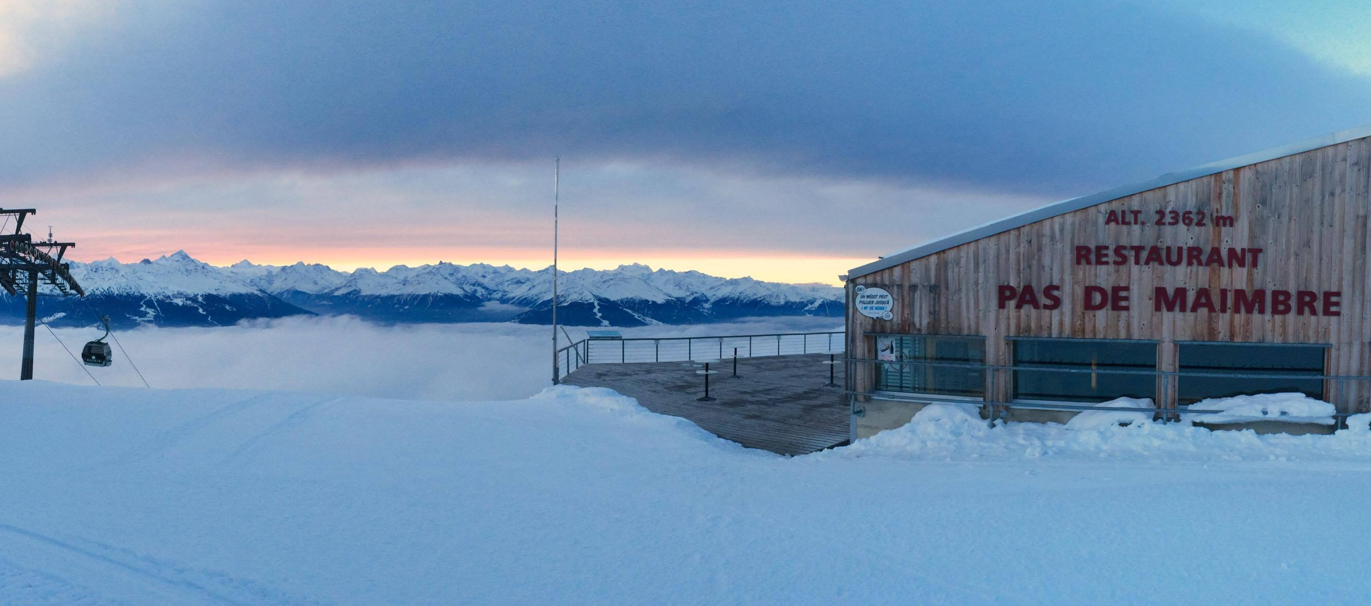 Restaurant Pas-de-Maimbré sur les pistes de ski à Anzère, Valais, avec vue sur les Alpes