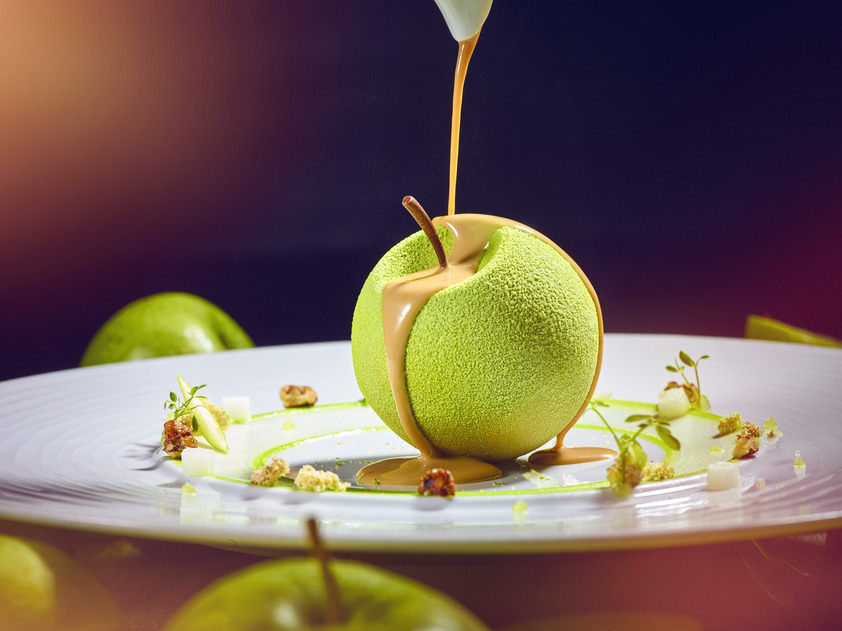 Une pomme verte arrosée de sauce, Valais, Suisse