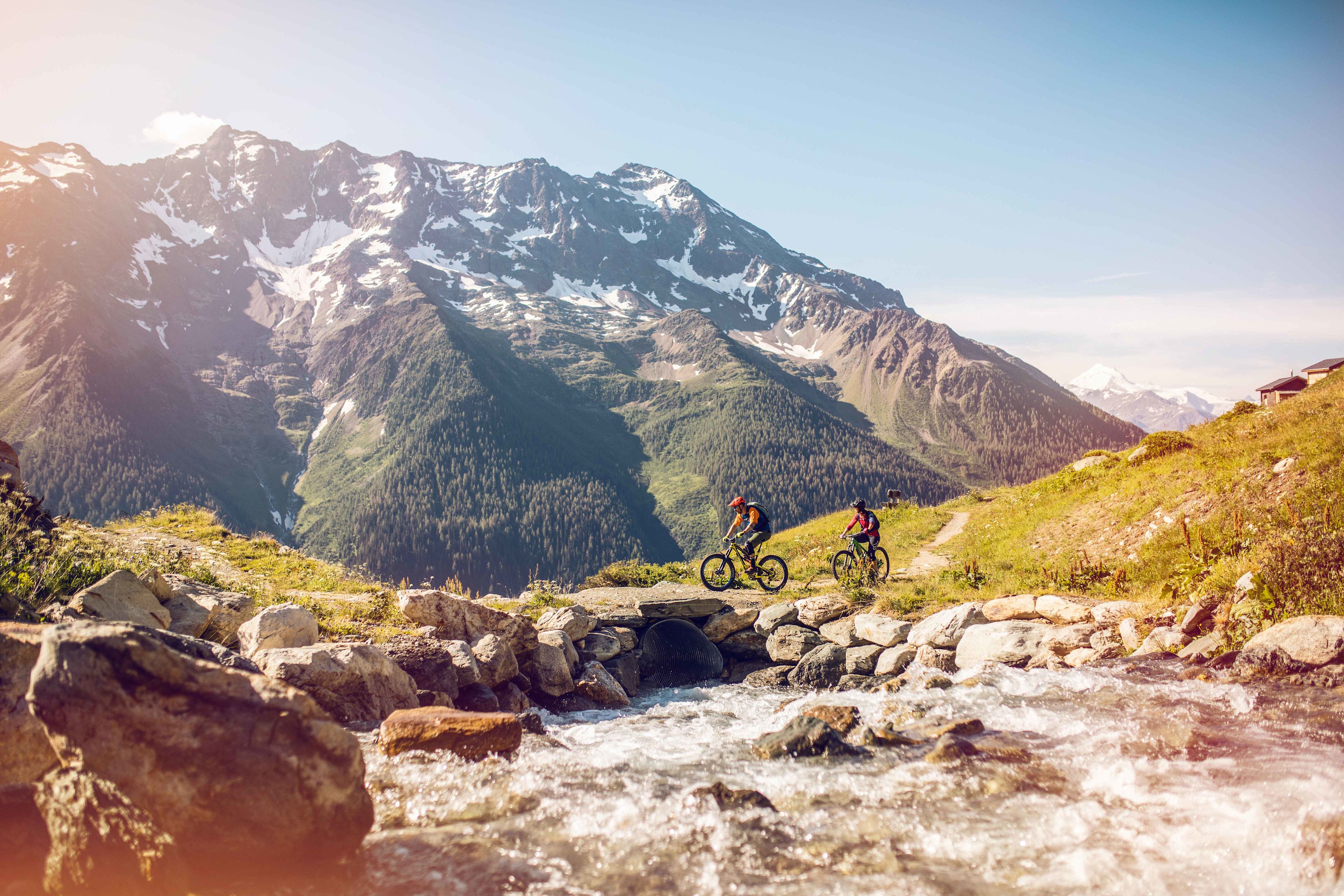 Moutainbiker im Lötschental, Wallis, Schweiz