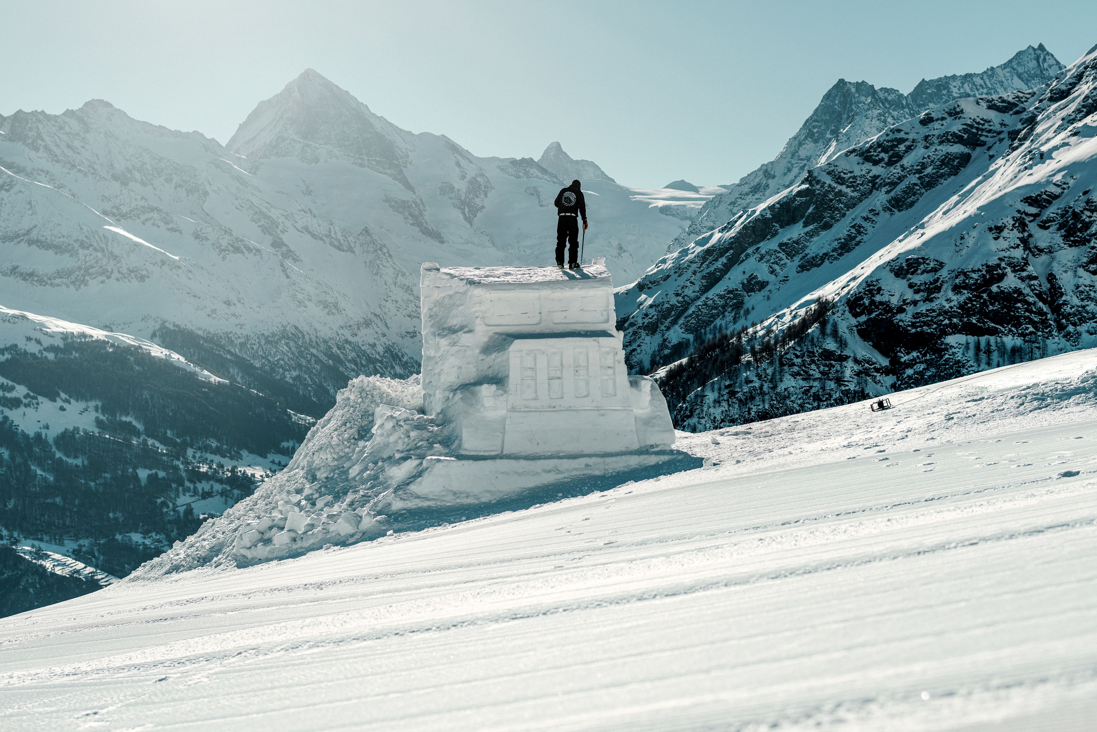 "Une balade en raquettes demain ? J'aimerais bien, j'ai une bonne idée. Avez-vous déjà été dans la forêt d'Aletsch ?", Valais, Suisse
