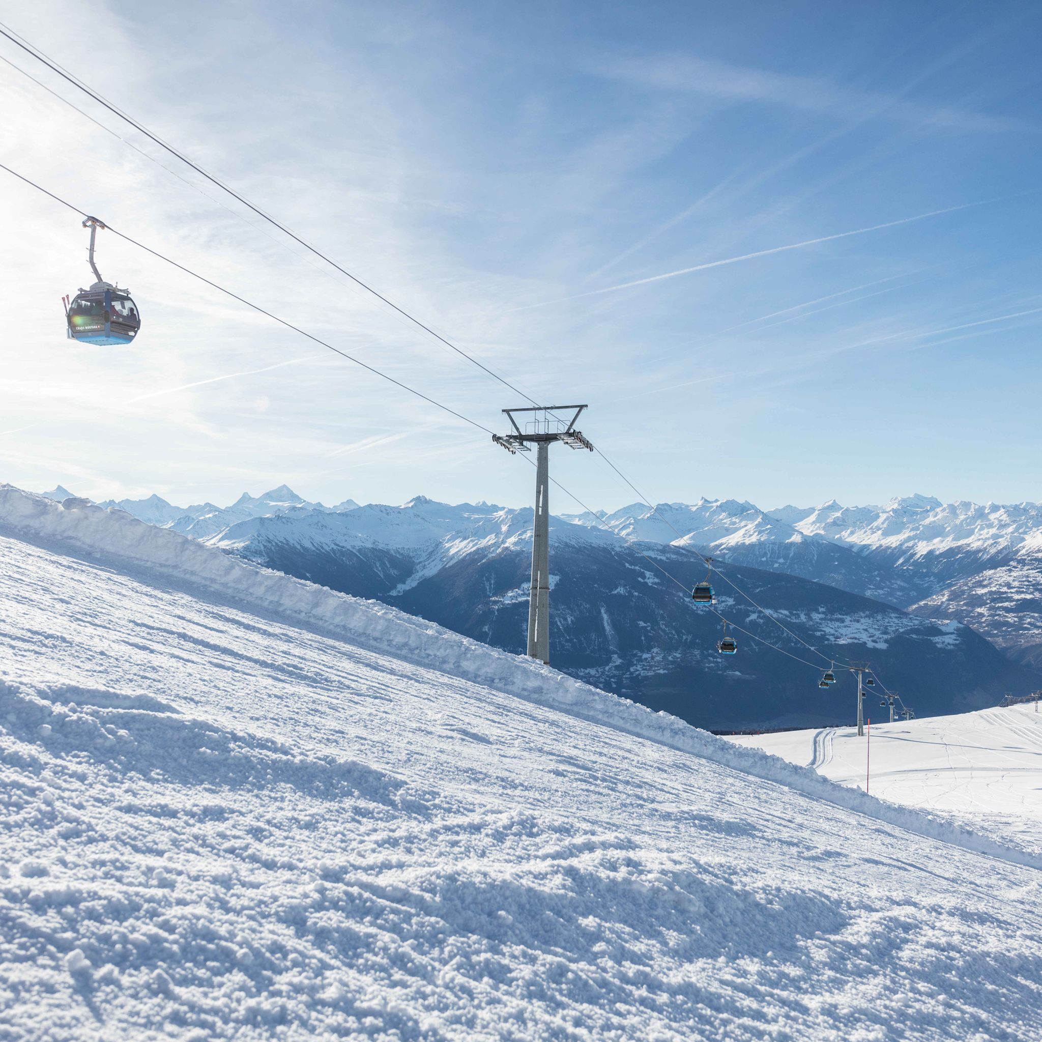 Piste de ski à Crans-Montana, neige, hiver en Valais, Suisse