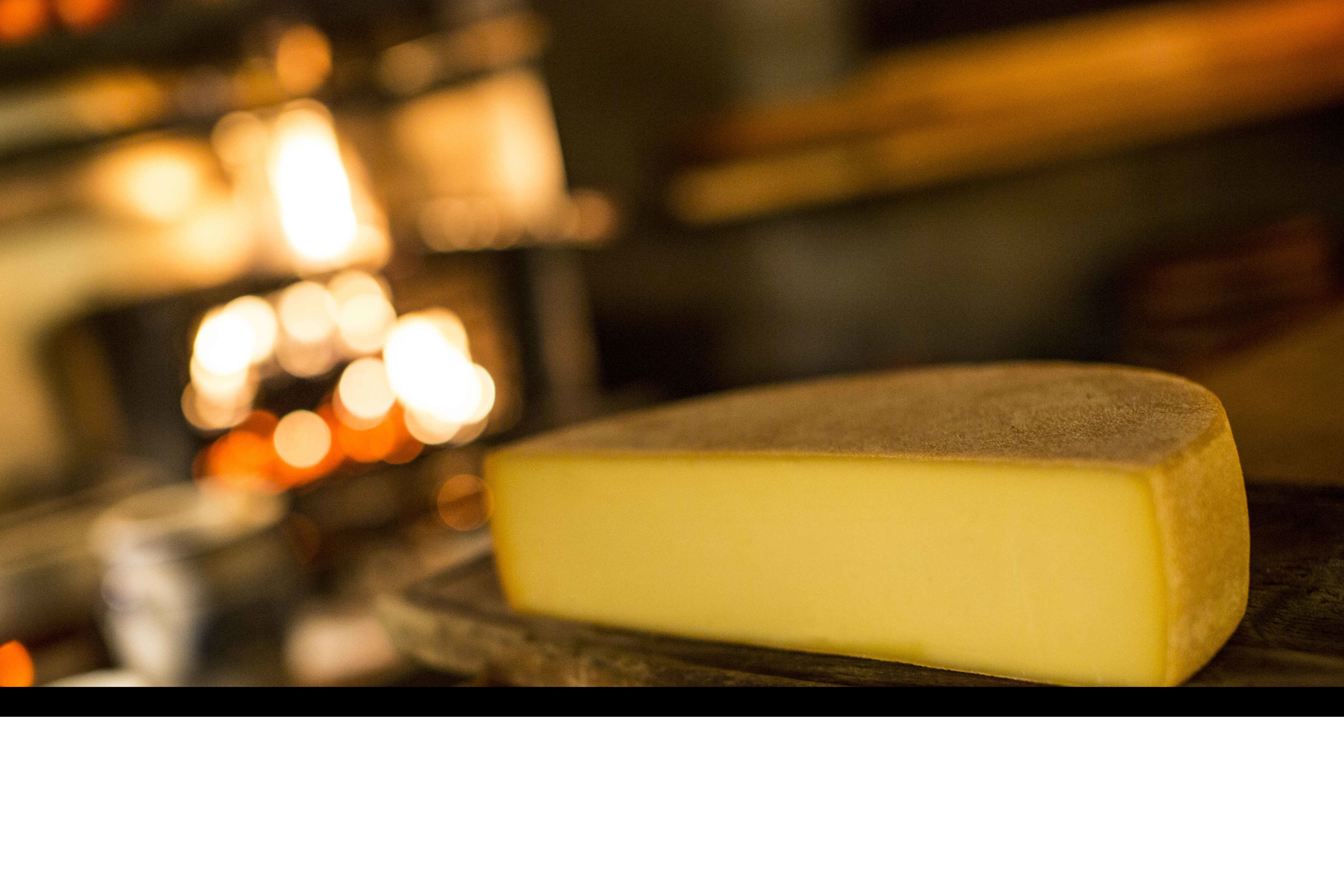 Meule de fromage pour une raclette valaisanne, Valais Wallis Schweiz Suisse