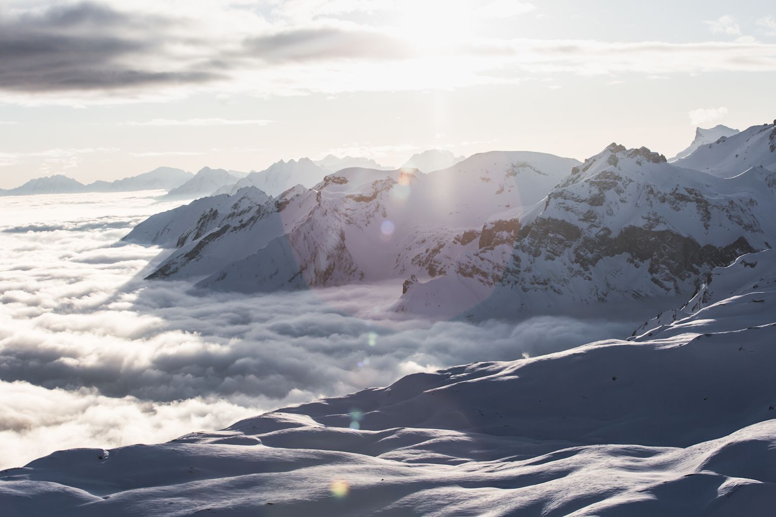 Sacs de couchage devant la Plaine Morte, Valais, Suisse