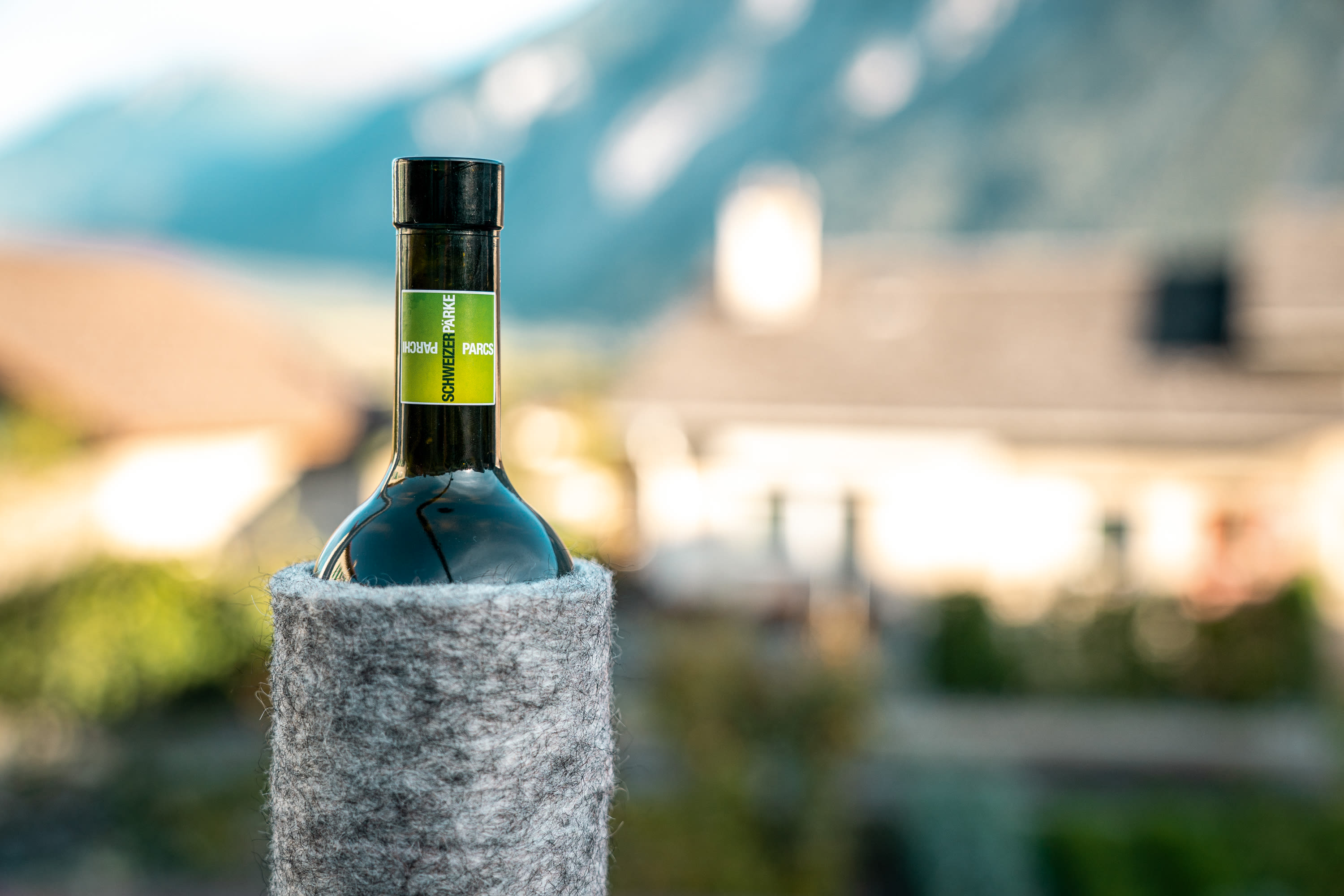 Transformer de la laine de moutons tondus en unique refroidisseurs de vin, Valais, Suisse