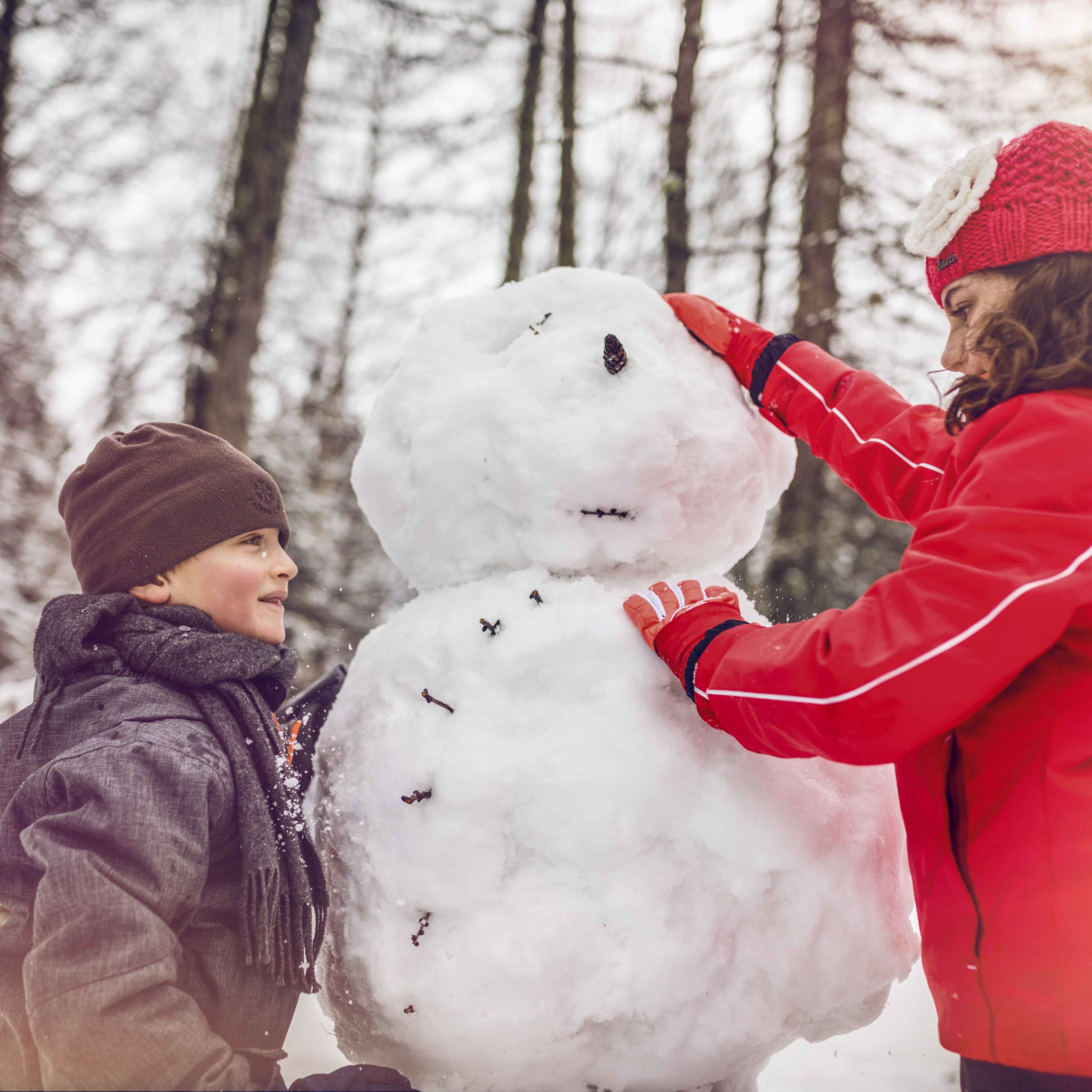 Die Familie macht einen Weihnachtsmann, Wallis, Schweiz
