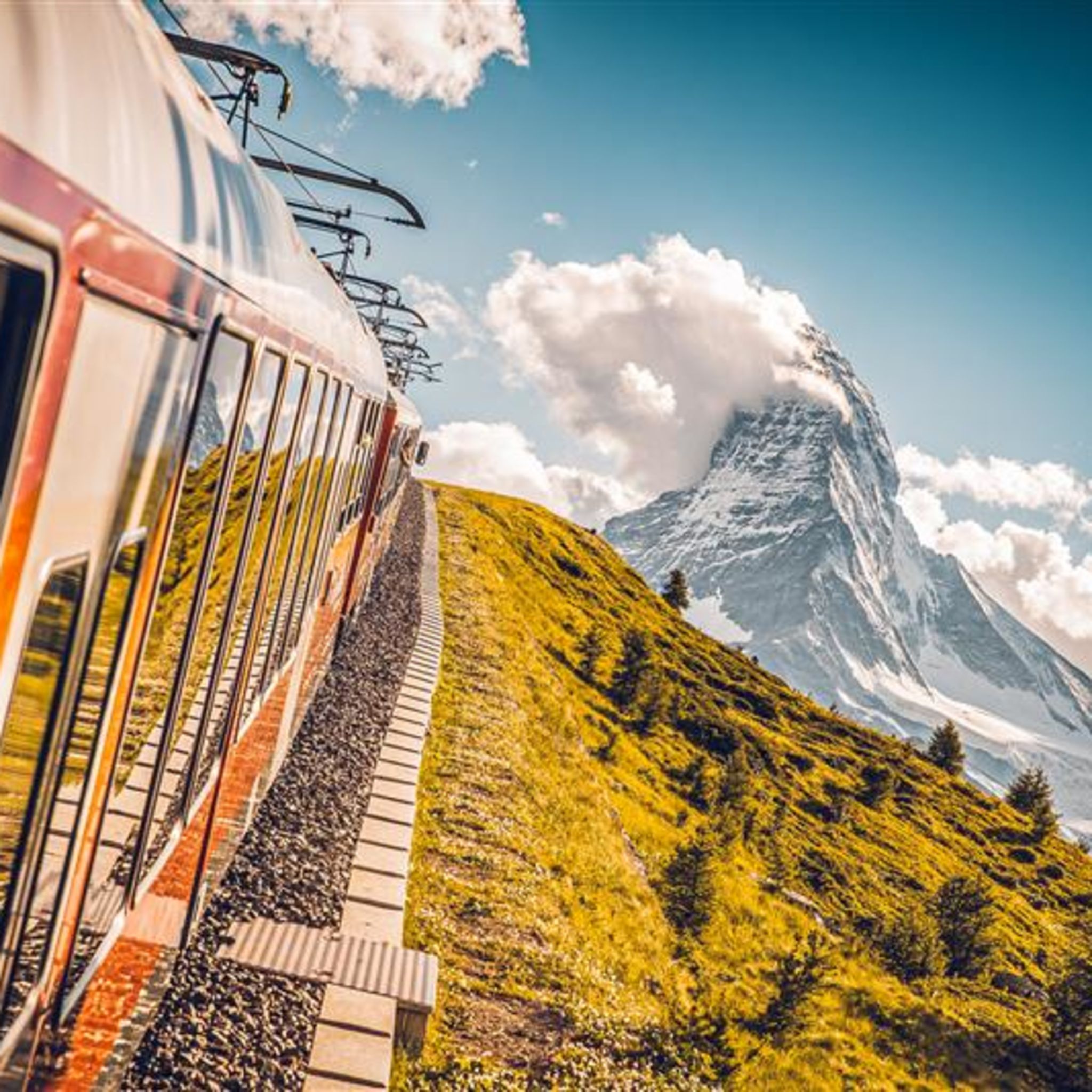 Die Gornergrat-Bahn verbindet Zermatt mit dem Gornergrat mit dem Zug. Während der Fahrt haben die Fahrgäste einen herrlichen Blick auf das Matterhorn. Wallis. Schweiz