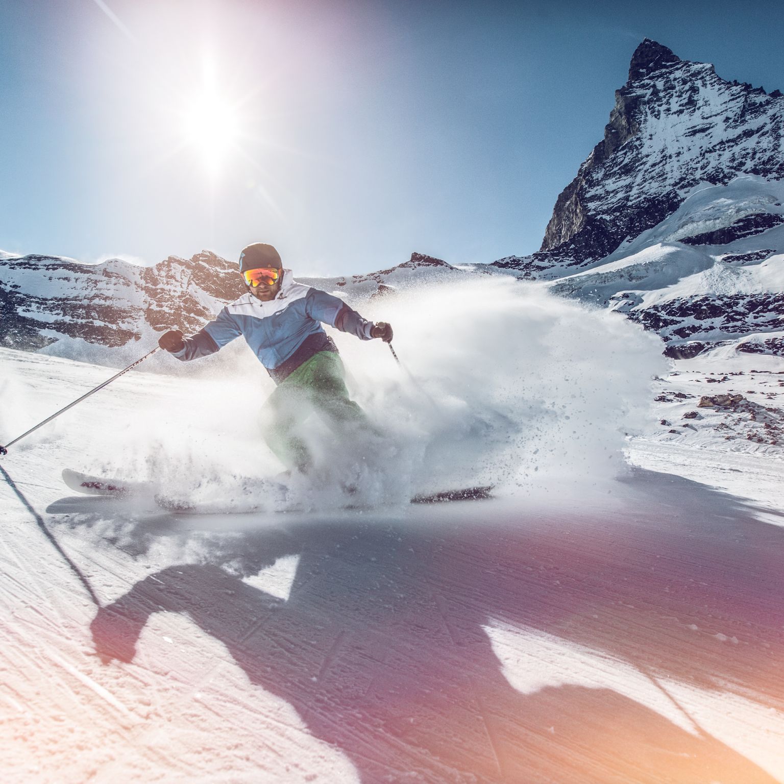 Skifahrer in Zermatt, Matterhorn, Skigebiet, Winter im Wallis, Schweiz