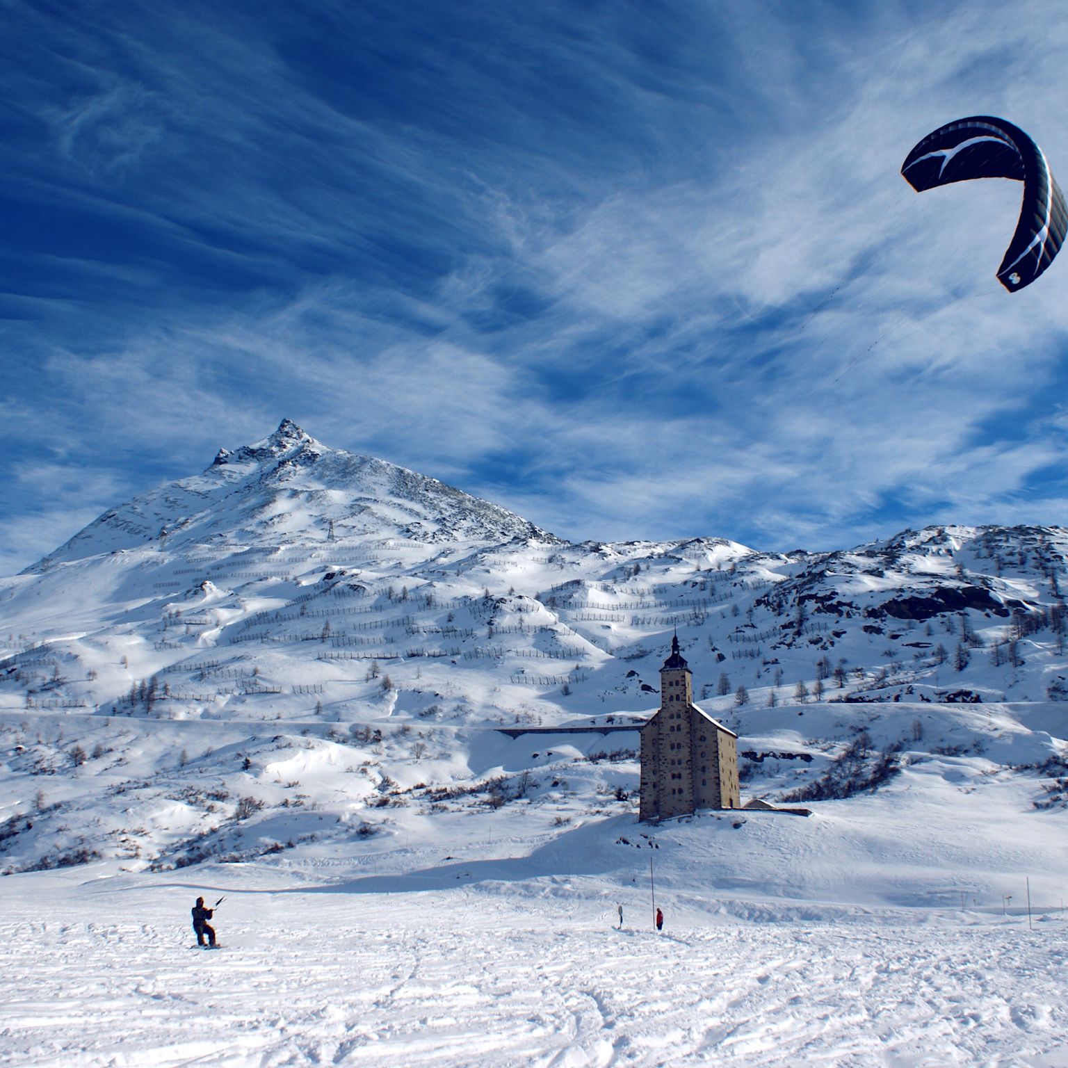 Speedflying auf dem Simplonpass im Winter, Wallis