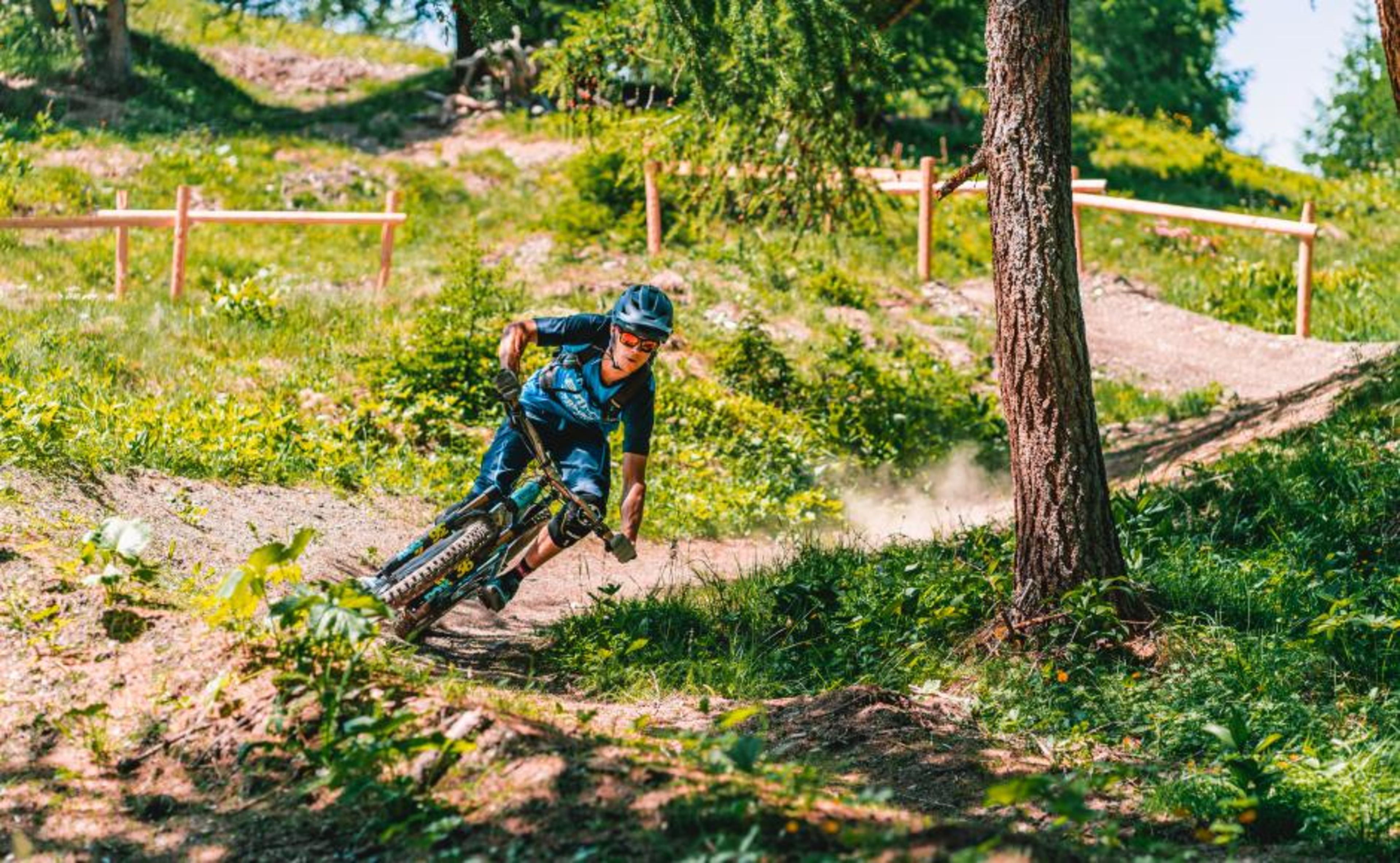 Faire du VTT dans la région de La Tzoumaz.