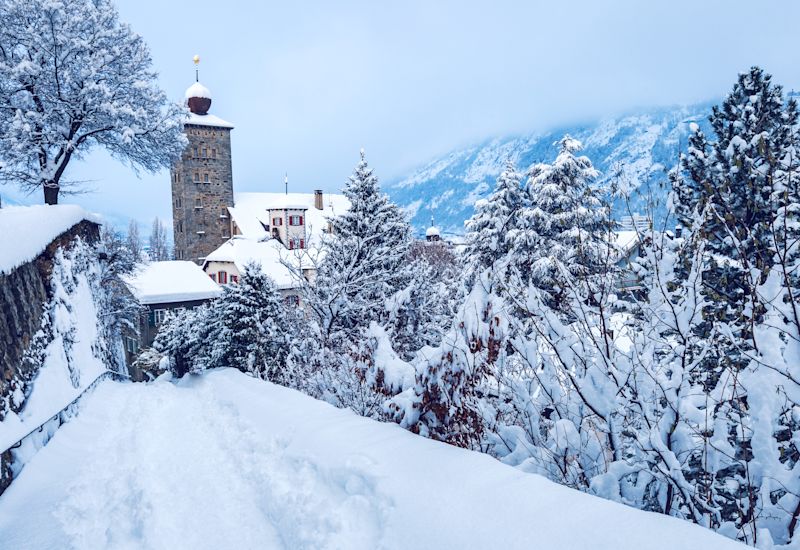 Manteau de neige sur Brig, hiver en Valais