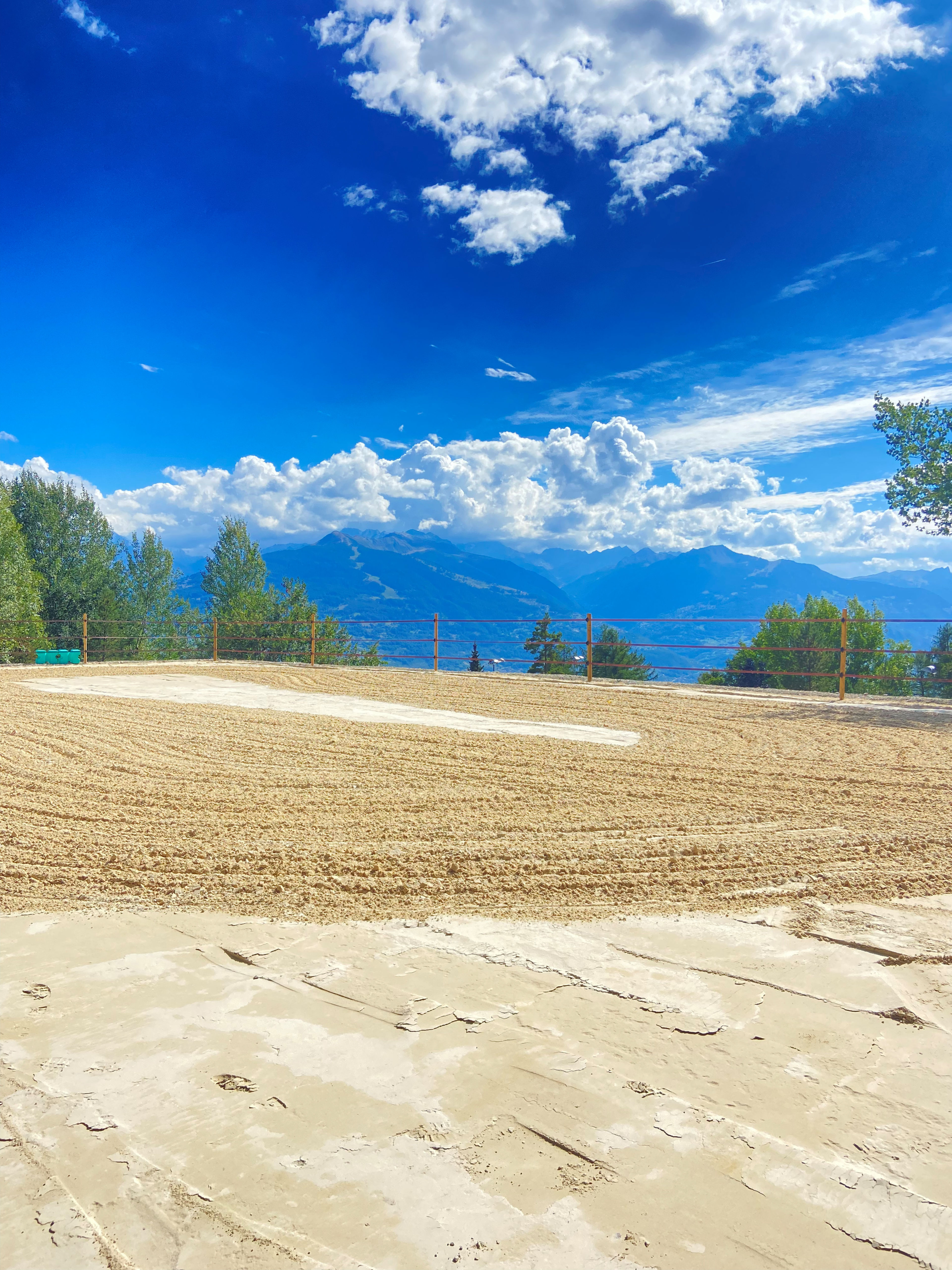 The ATTA Paddock in Arbaz offers a magnificent view of the Valais Alps.