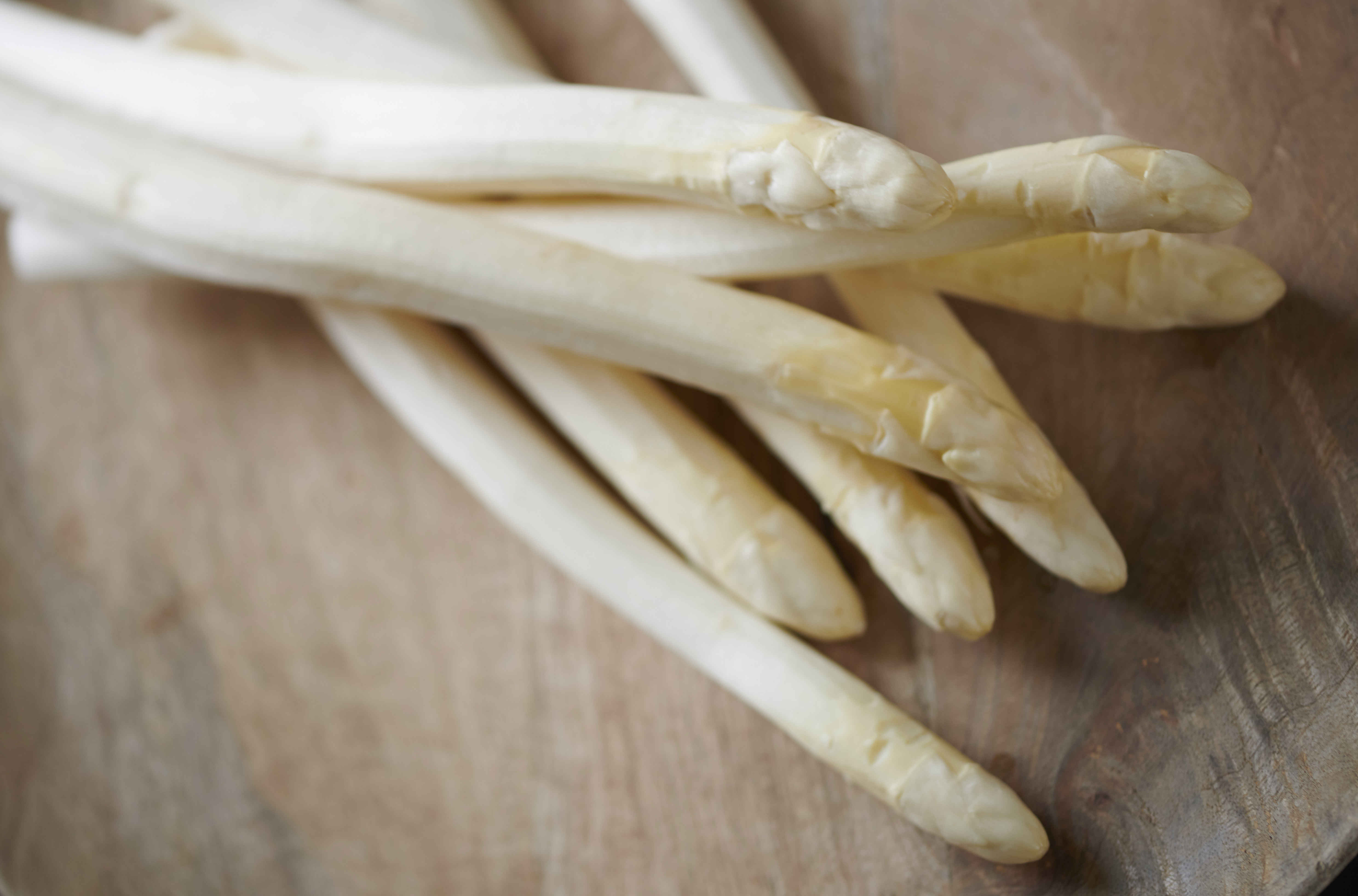 Asperges blanches avant la cuisson Valais Wallis Schweiz Switzerland Suisse