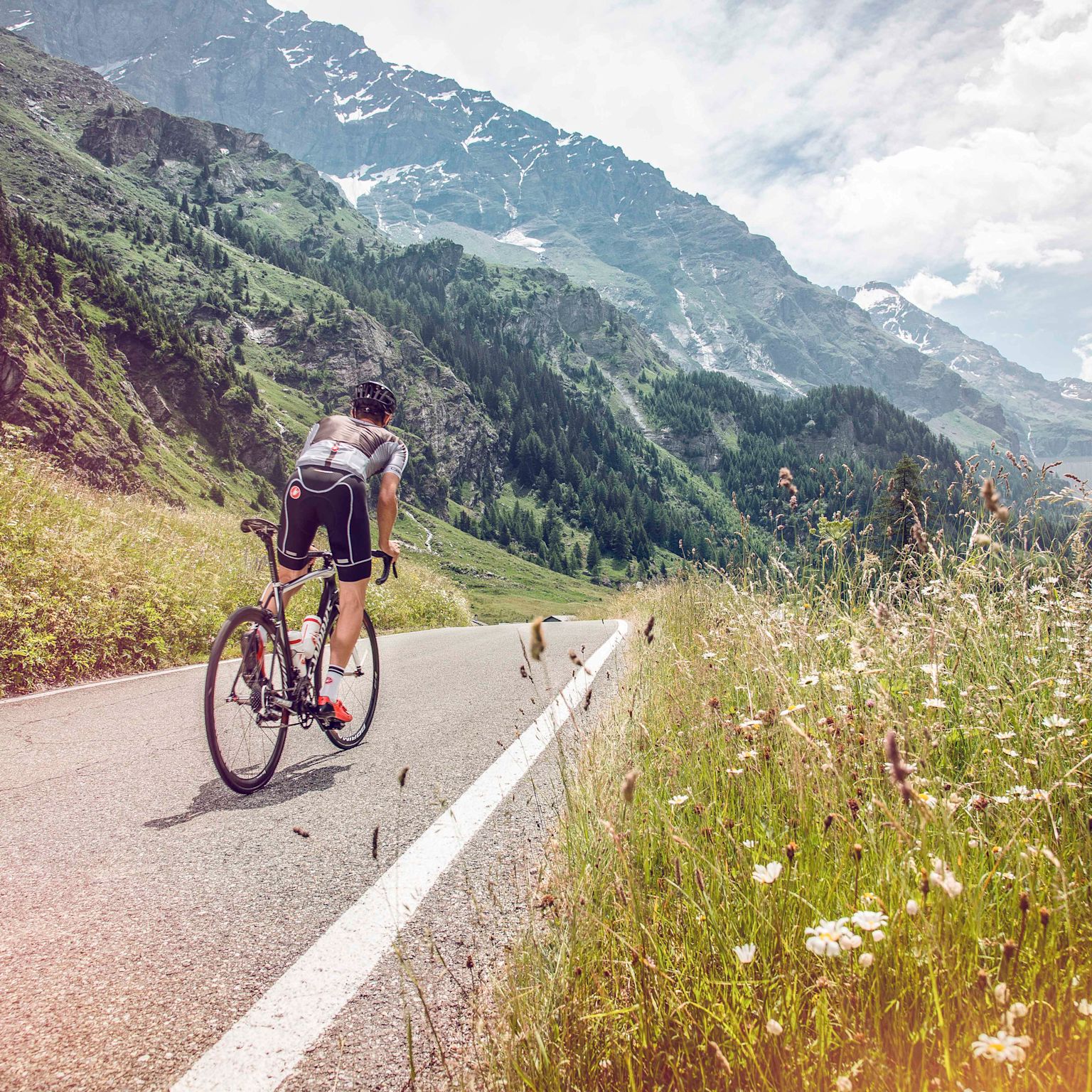 Cycling, Val de Bagnes, Village de Bonatchiesse, Valais, Switzerland