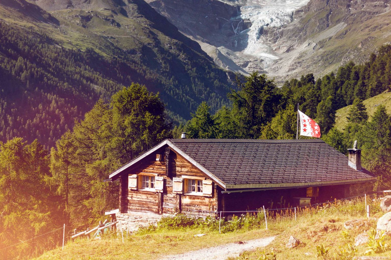 Buvette d’alpage dans la région de Turtmanntal. Valais. Suisse