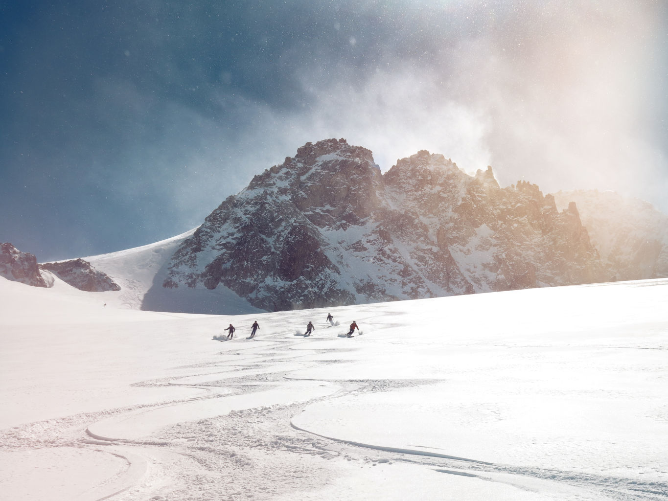 Dream freeride in powder snow on the Glacier des Grands.