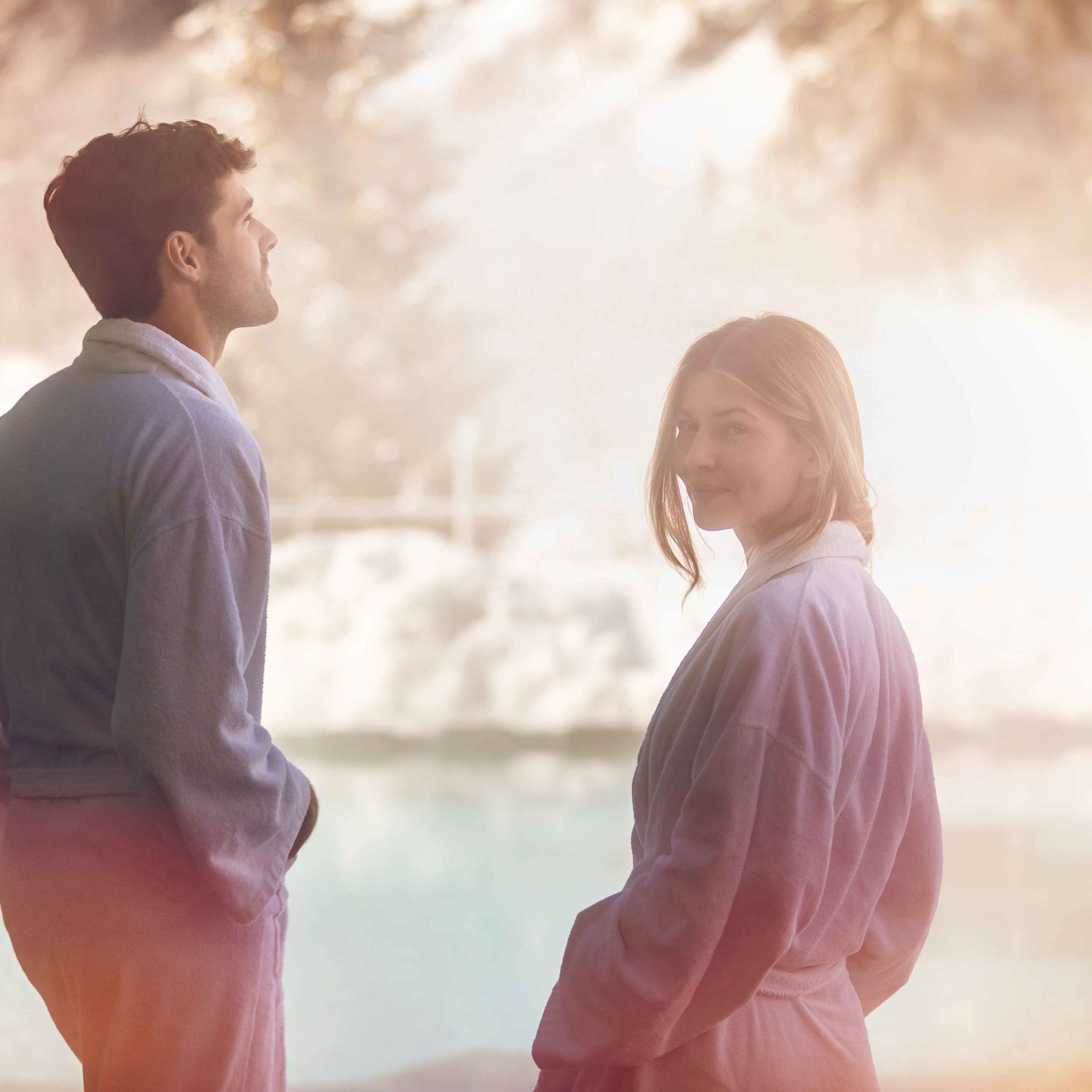 Détente aux bains thermaux de Loèche-les-Bains, wellness en Valais, Suisse