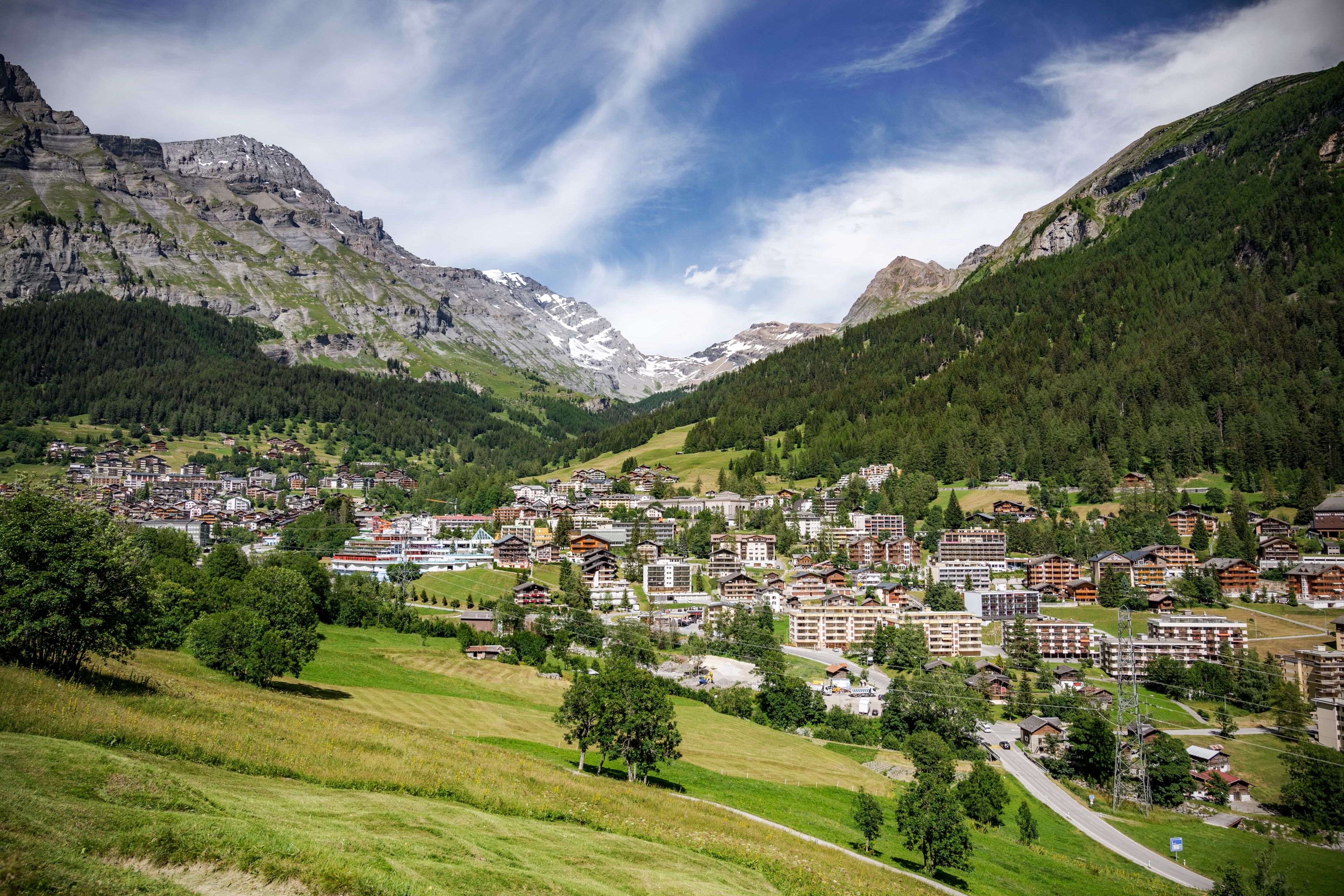Panorama vom Dorf Fiess im Sommer, Wallis, Schweiz