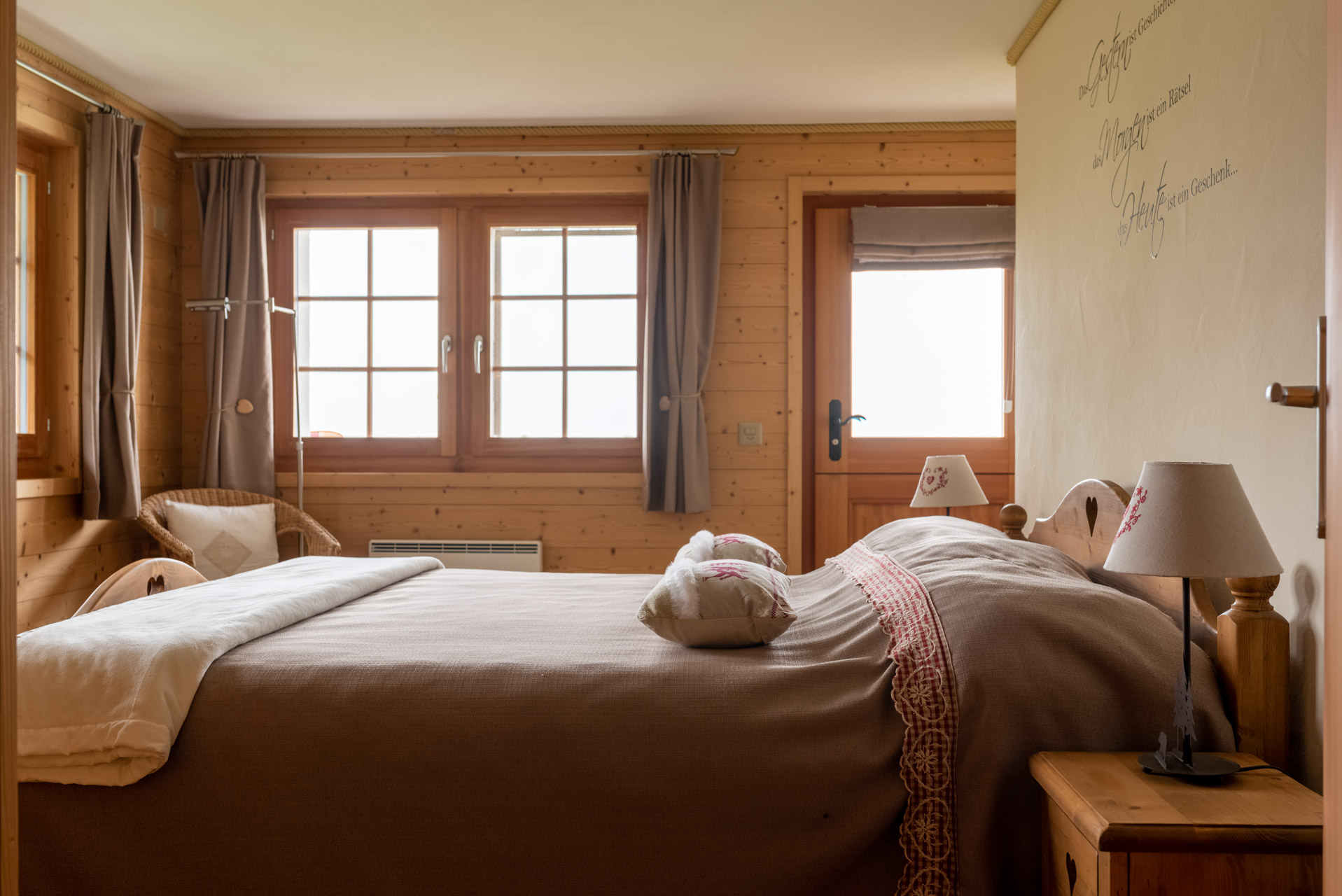 Chambre de l'hôtel Balcon du Val d'Hérens à Evolène. Valais, Suisse