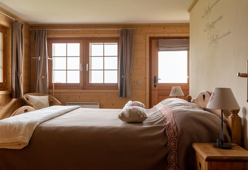 Chambre de l'hôtel Balcon du Val d'Hérens à Evolène. Valais, Suisse