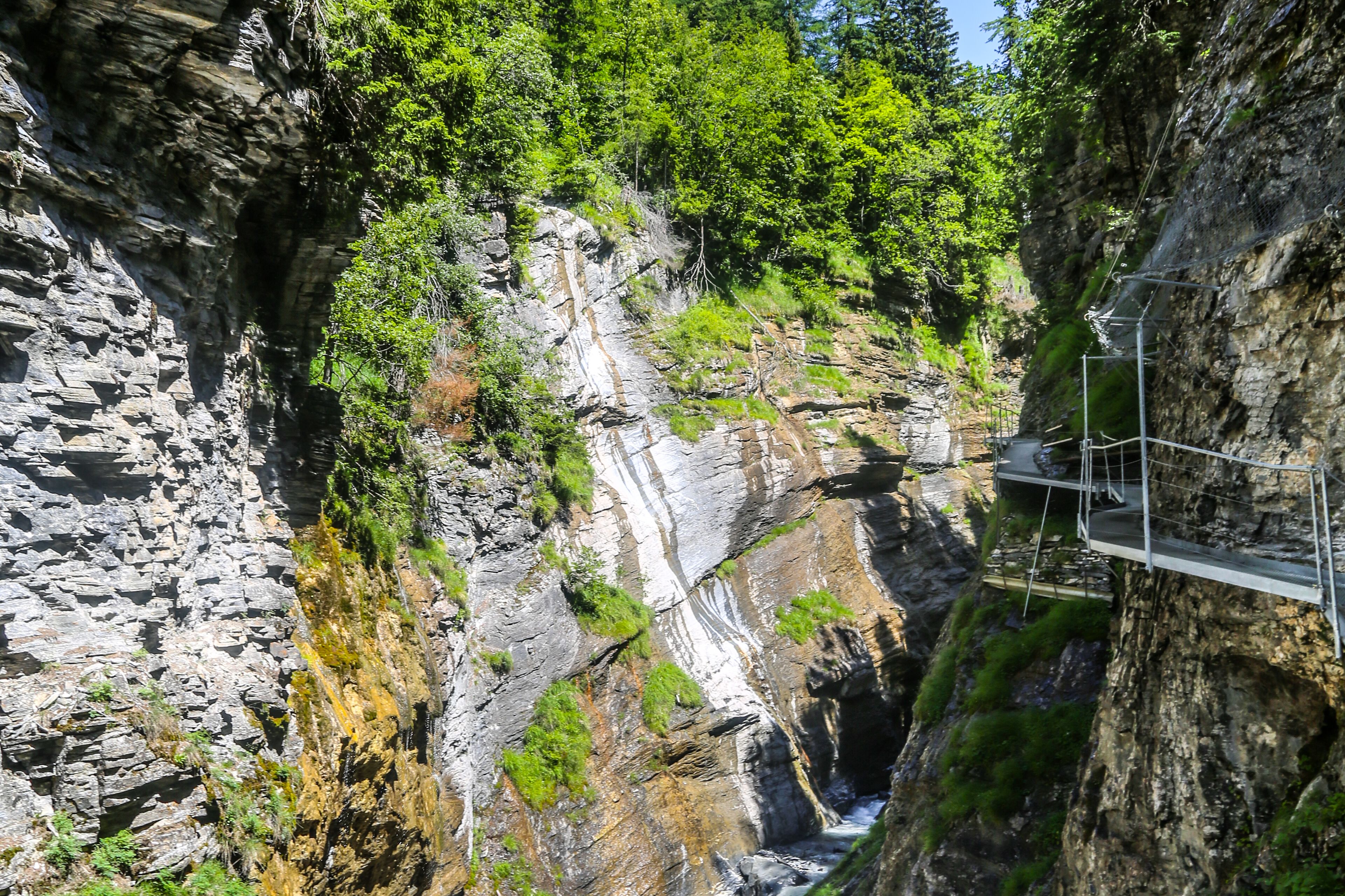 Discovering the secret of thermal water step by step. Thanks to the thermal spring walkway.