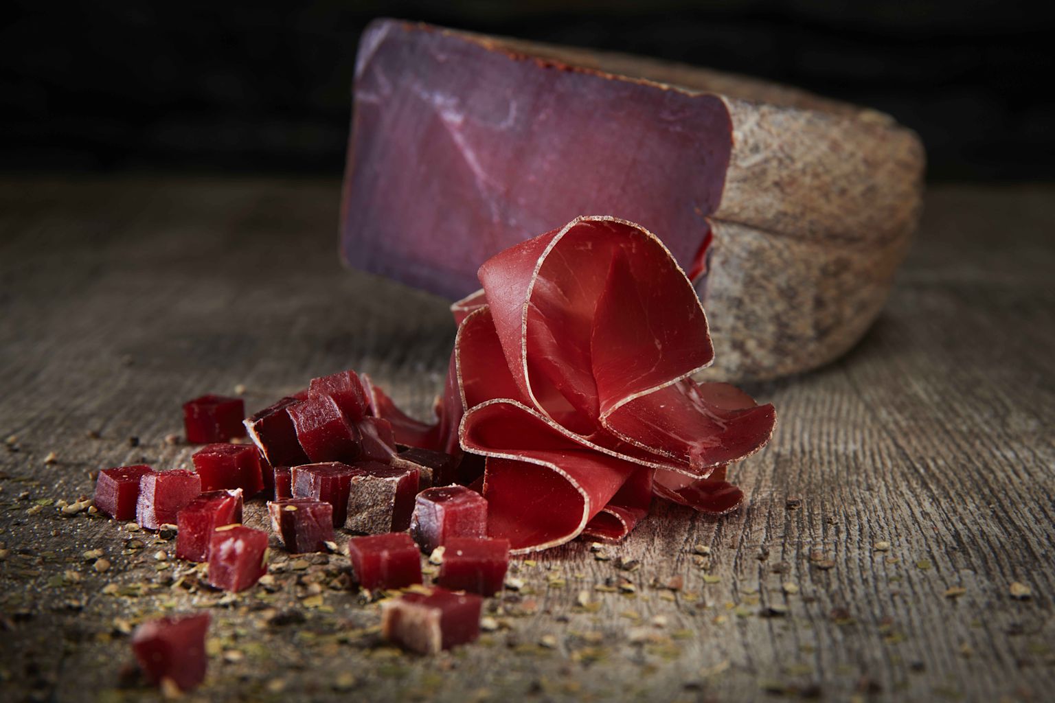 Walliser Trockenfleischscheiben mit Pfefferkörnern, Valais Wallis, Schweiz Suisse