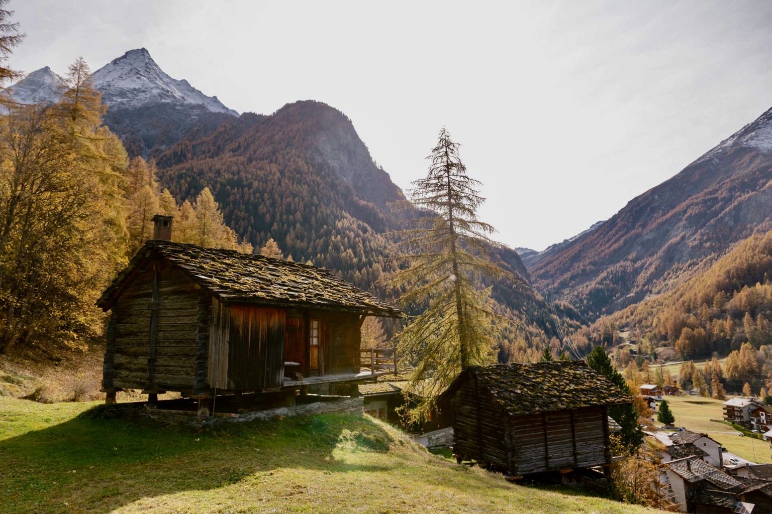 Évolène, dans le Val d'Hérens, est un véritable village de cartes postales où le Valais d'autrefois est encore très présent, Valais, Suisse