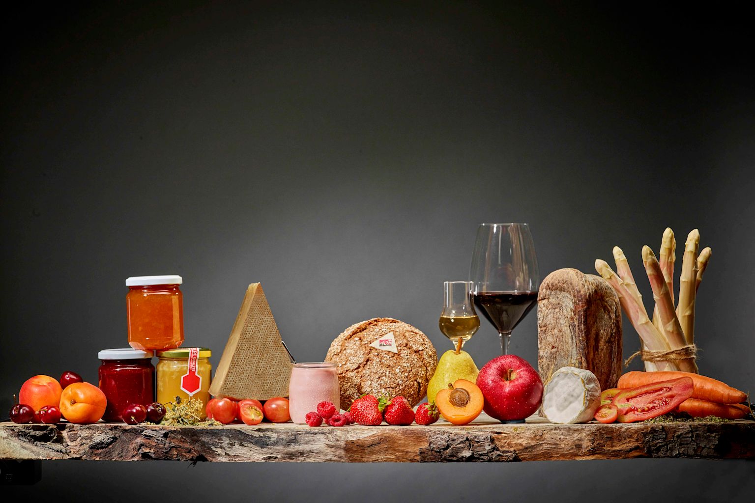 Einige unserer Produkte der Marke Wallis auf einem Bild, Wallis, Schweiz