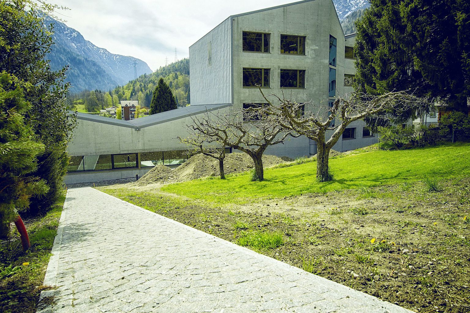 école à Salvan, architecture