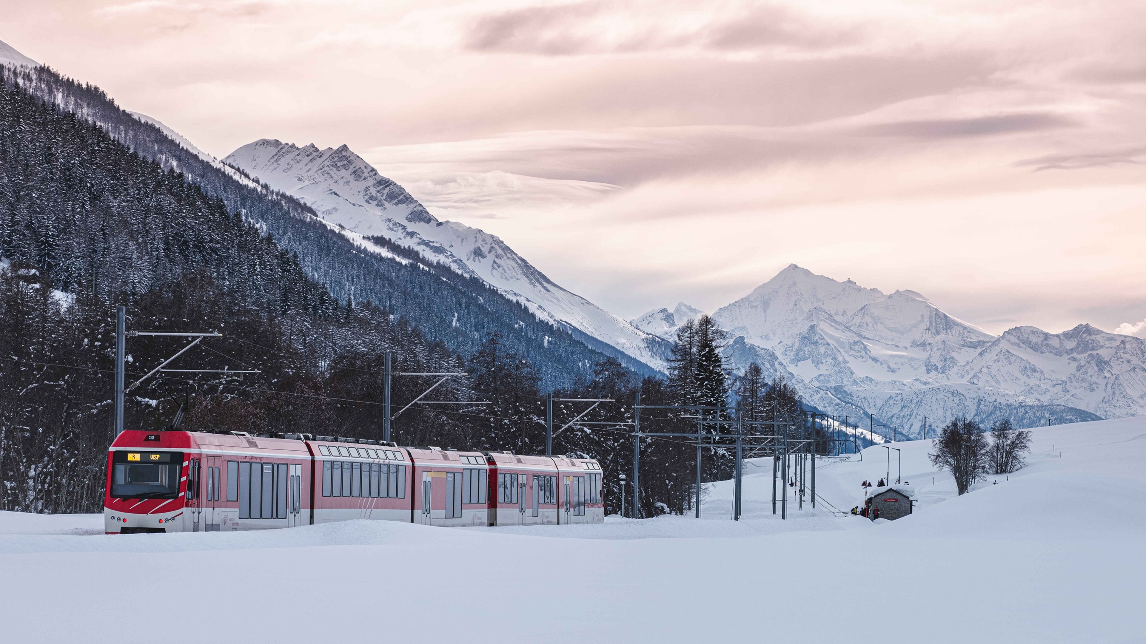 Train de la Matterhorn Gotthard Bahn à Goms, Vallée de Conches, Hiver en Valais, mobilité, Suisse