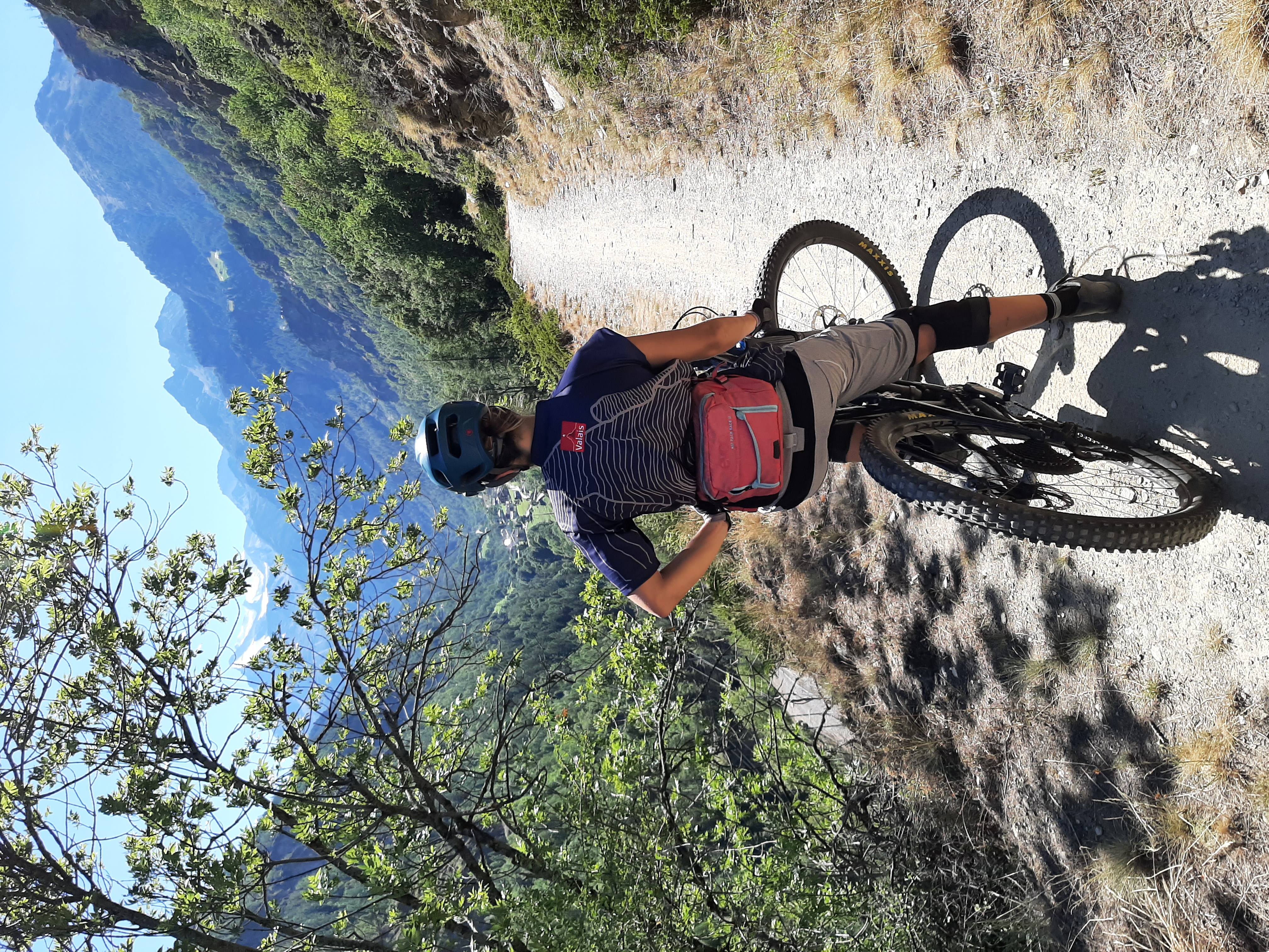 Raus und Mountainbiken EMountainbiken Wallis Valais Switzerland