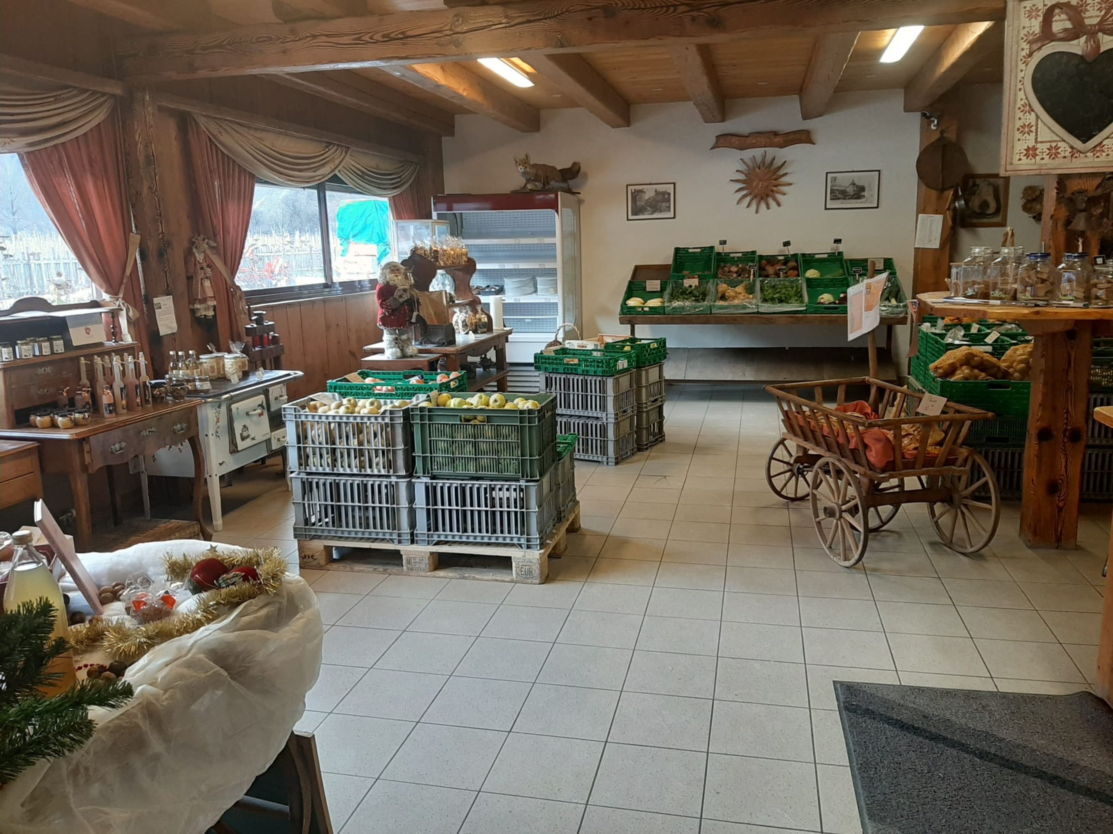 Direct selling of fruit and vegetables in Valais. Les vergers du soleil. Valais, Switzerland