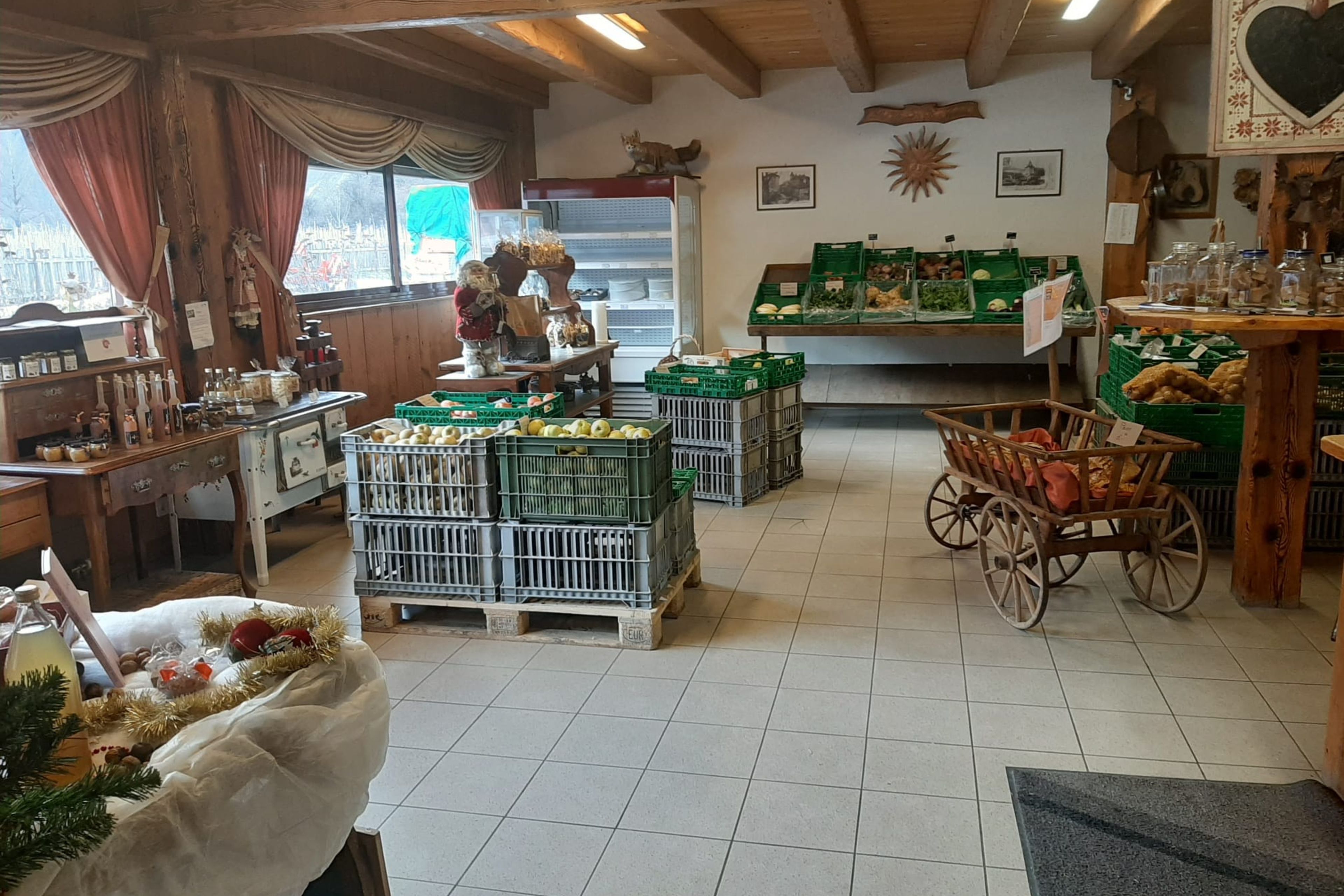 Direktverkauf von Gemüse und Früchten im Wallis. Les vergers du soleil. Wallis, Schweiz